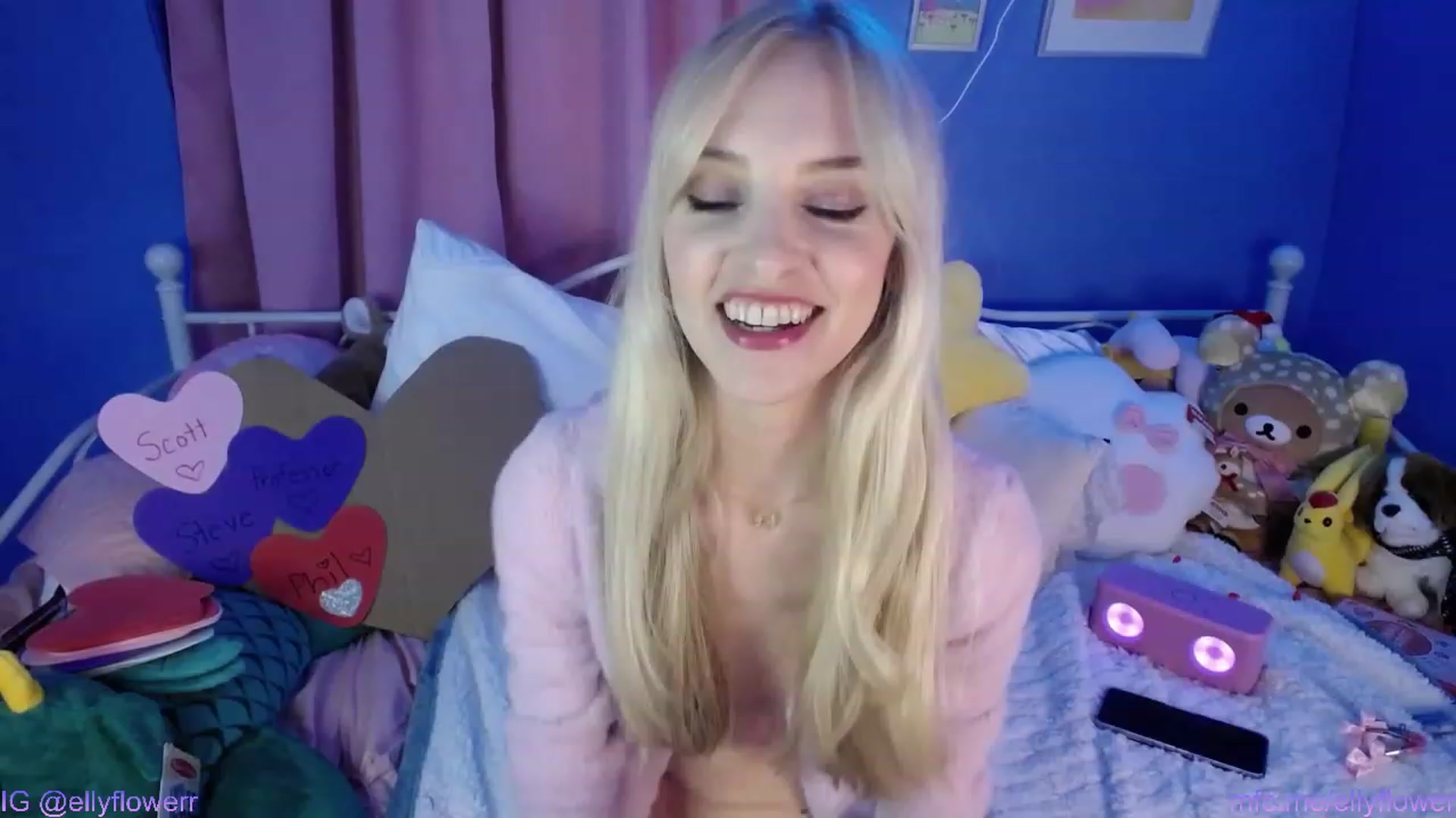 Gallery image thumbnail from Ellyflower's myfreecams stream on, 02/04/2024, 03:09 image 10 of 20