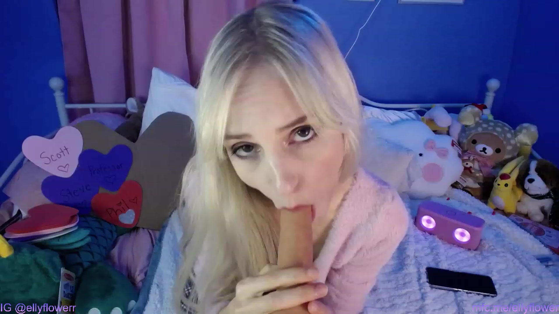 Gallery image thumbnail from Ellyflower's myfreecams stream on, 02/04/2024, 03:09 image 2 of 20
