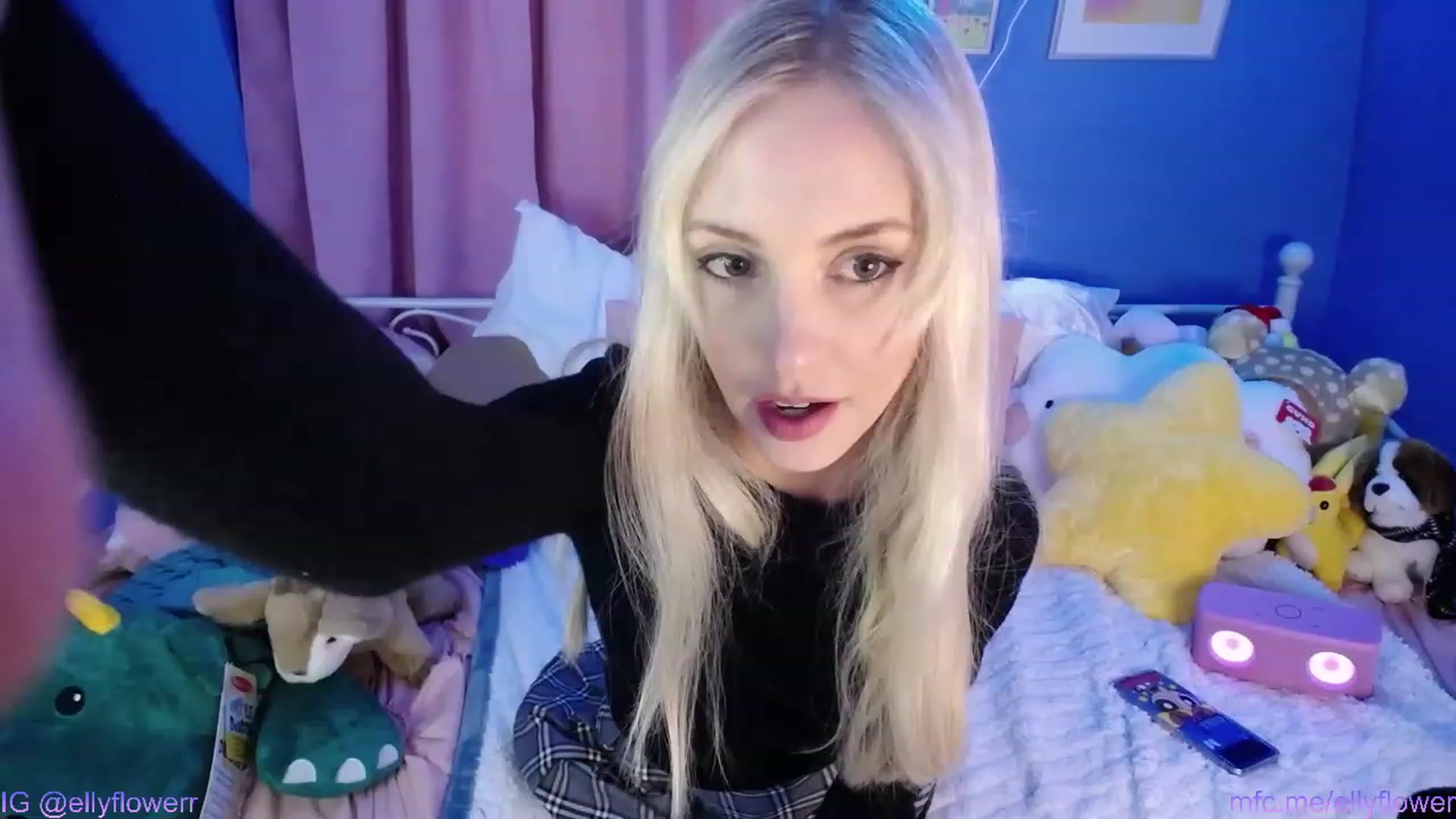 Gallery image thumbnail from Ellyflower's myfreecams stream on, 02/26/2024, 24:02 image 6 of 20