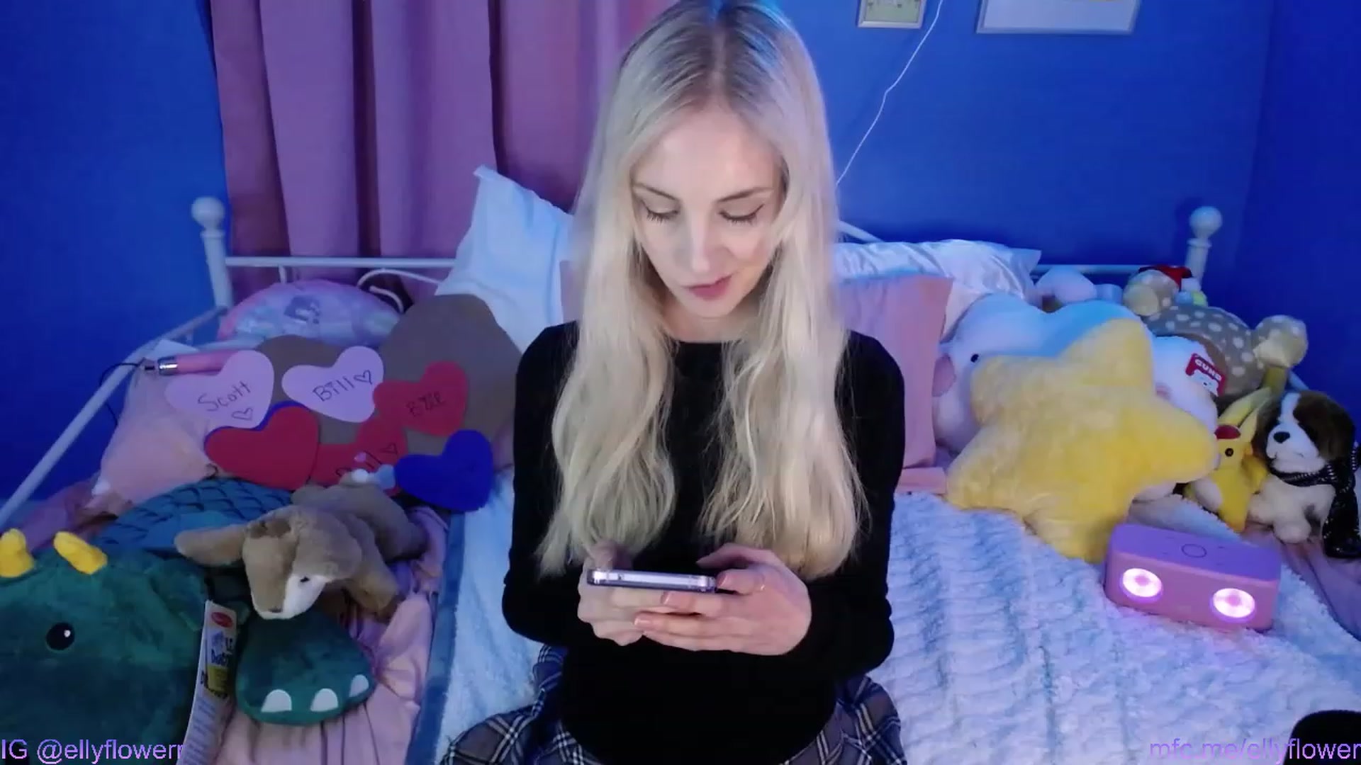 Gallery image thumbnail from Ellyflower's myfreecams stream on, 02/26/2024, 24:02 image 8 of 20