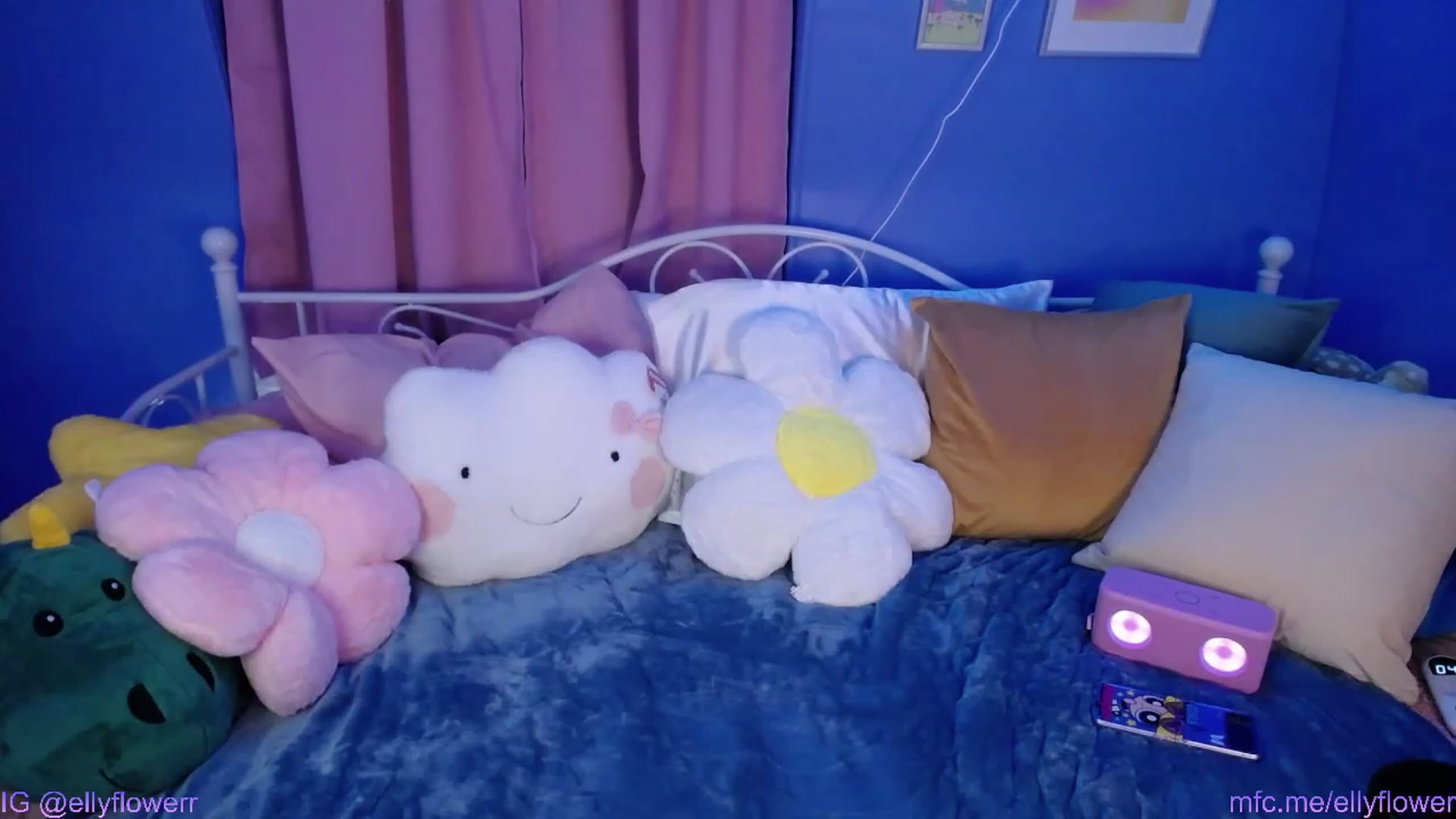 Gallery image thumbnail from Ellyflower's myfreecams stream on, 03/04/2024, 03:35 image 4 of 20