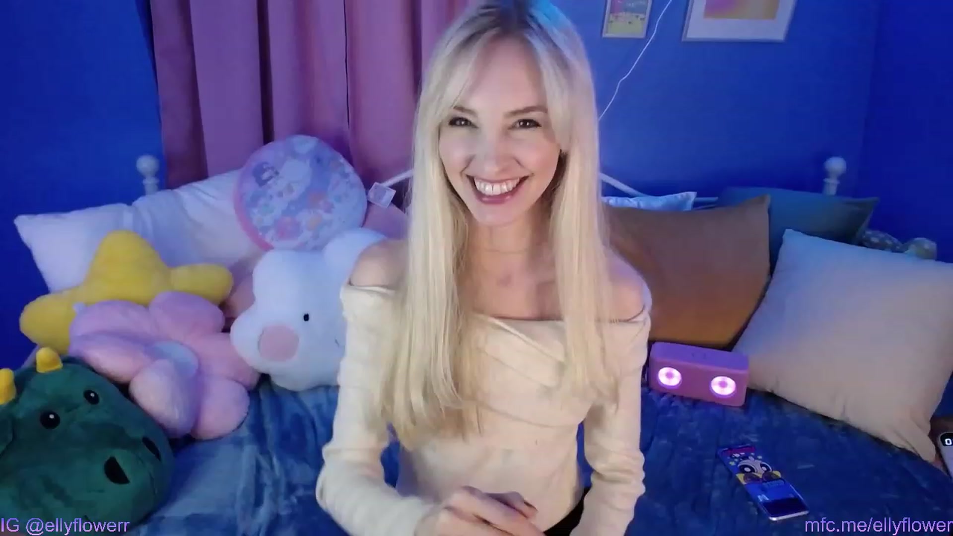 Gallery image thumbnail from Ellyflower's myfreecams stream on, 03/12/2024, 24:14 image 11 of 20