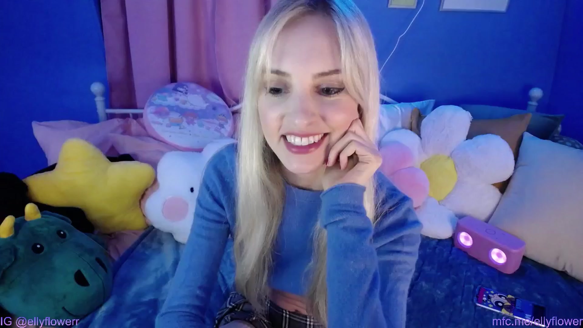 Gallery image thumbnail from Ellyflower's myfreecams stream on, 03/21/2024, 24:25 image 19 of 20