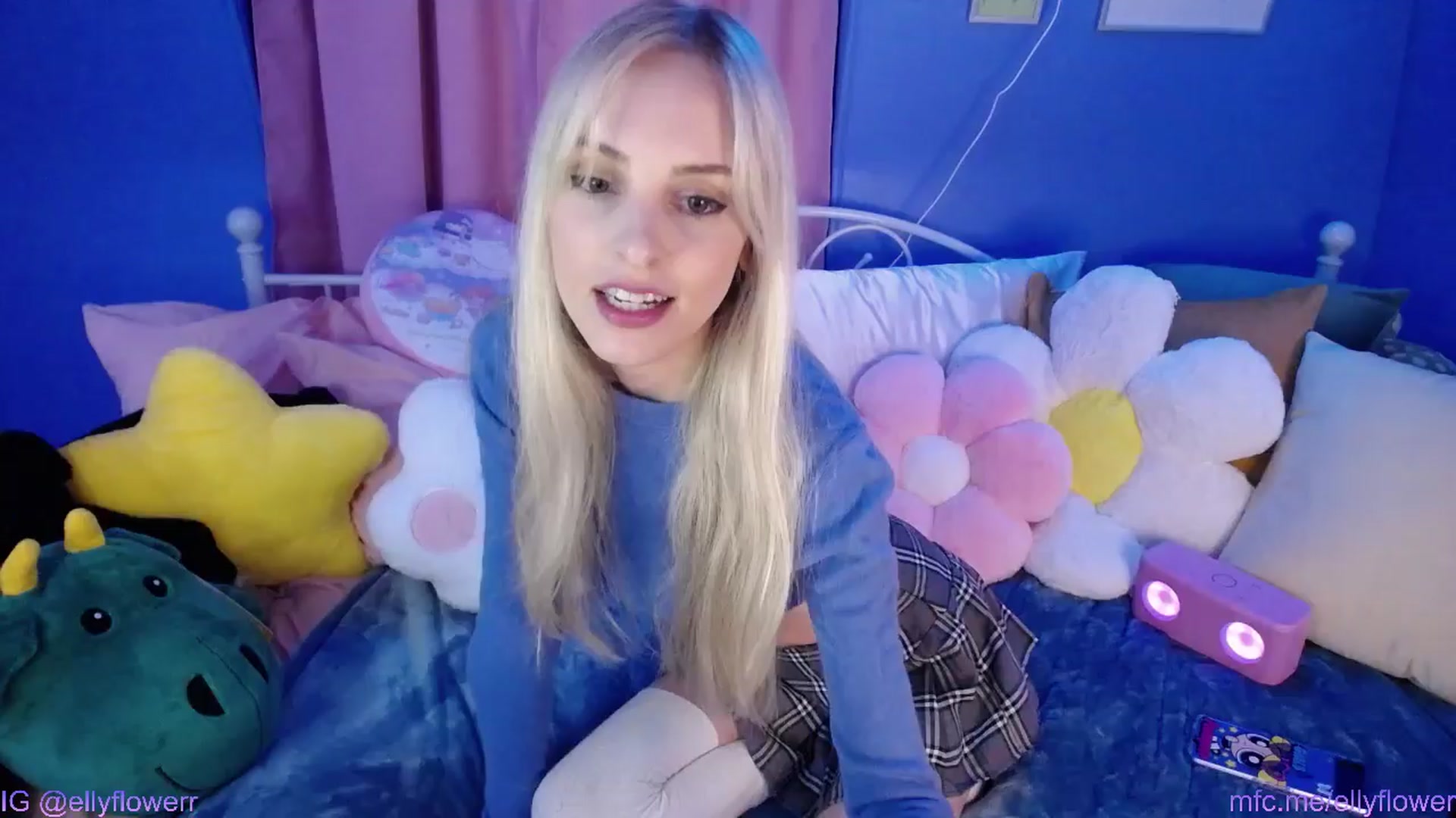 Gallery image thumbnail from Ellyflower's myfreecams stream on, 03/21/2024, 24:25 image 14 of 20