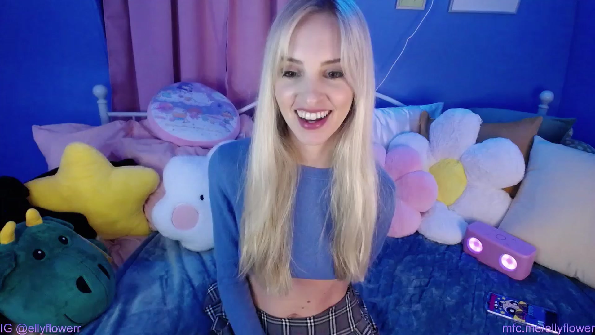 Gallery image thumbnail from Ellyflower's myfreecams stream on, 03/21/2024, 24:25 image 5 of 20