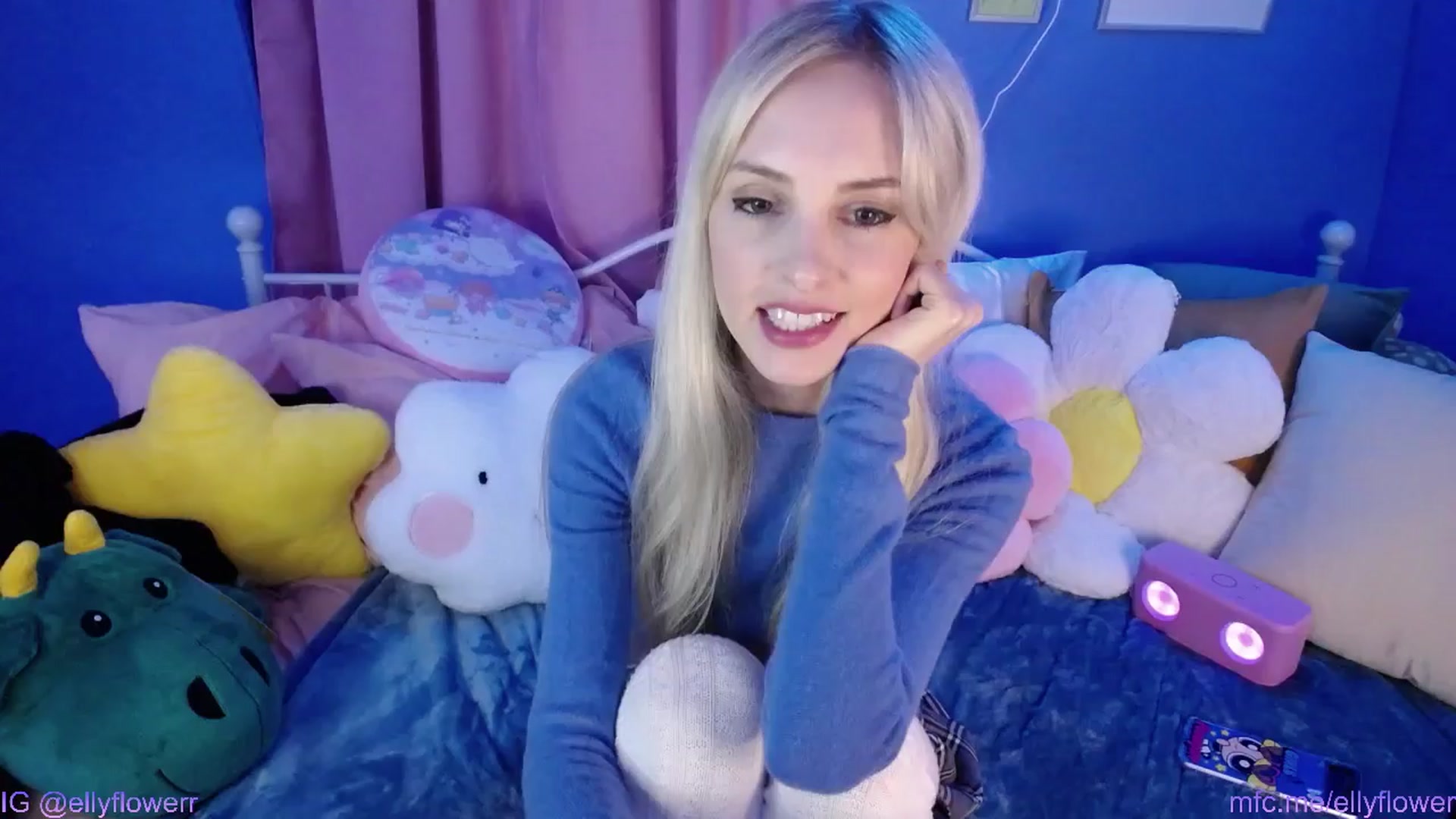 Gallery image thumbnail from Ellyflower's myfreecams stream on, 03/21/2024, 24:25 image 15 of 20