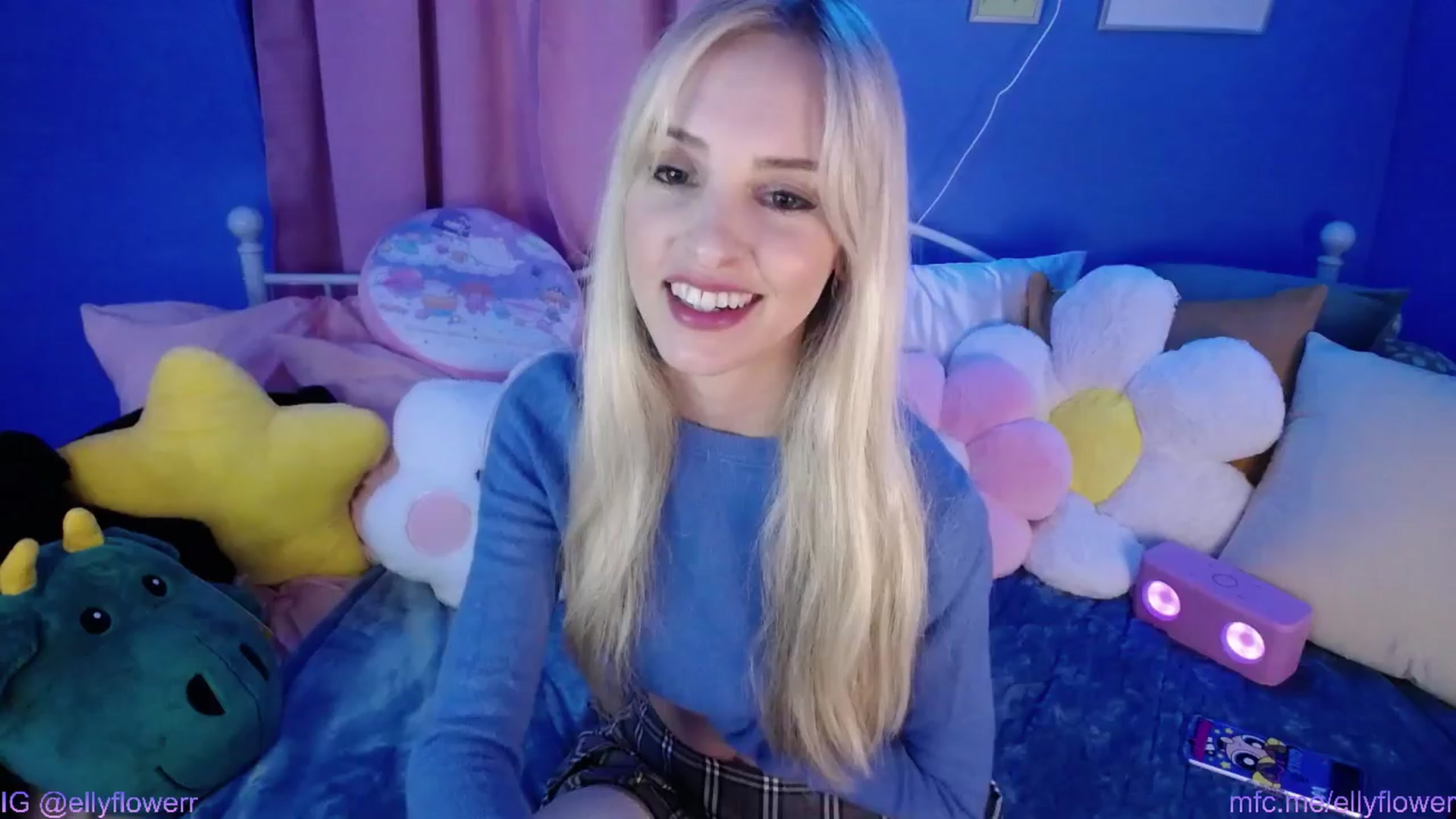 Gallery image thumbnail from Ellyflower's myfreecams stream on, 03/21/2024, 24:25 image 18 of 20