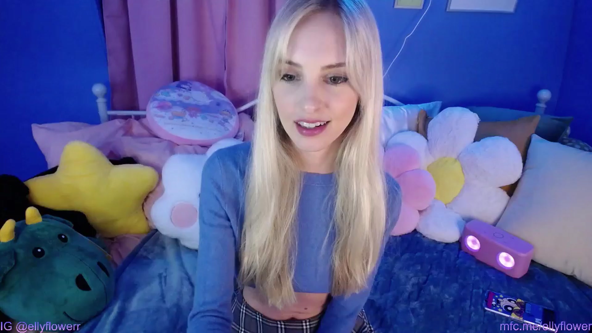 Gallery image thumbnail from Ellyflower's myfreecams stream on, 03/21/2024, 24:25 image 6 of 20