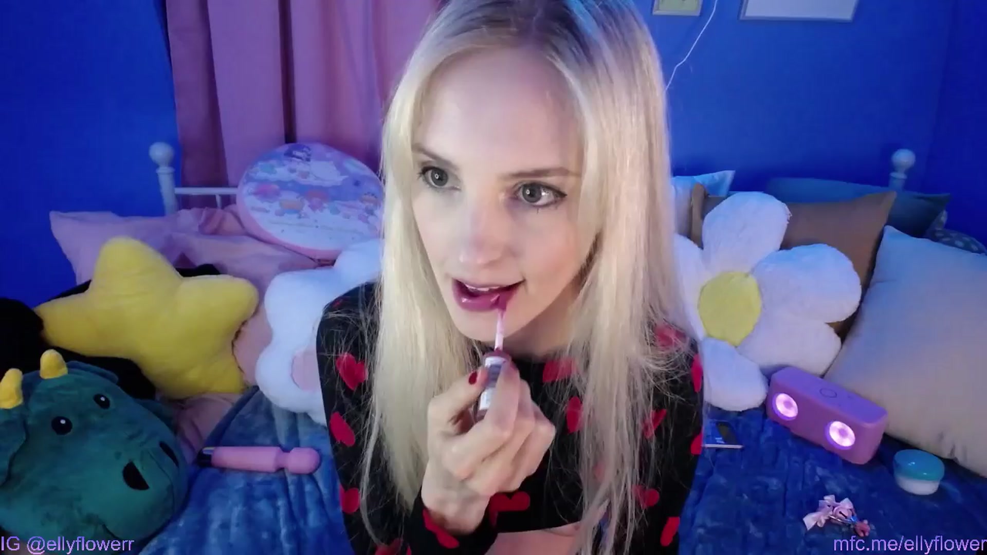 Gallery image thumbnail from Ellyflower's myfreecams stream on, 03/24/2024, 02:16 image 10 of 20