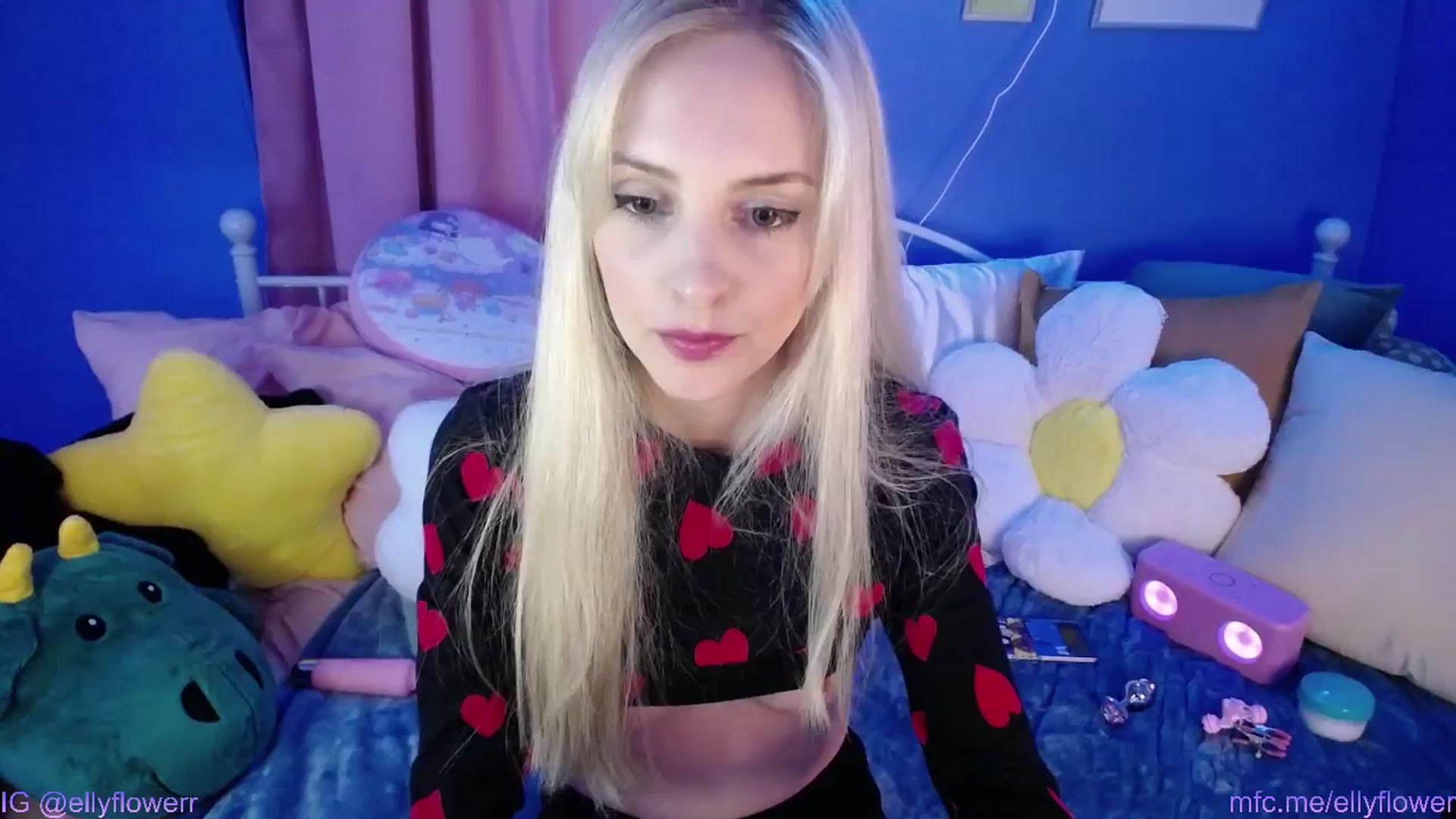 Gallery image thumbnail from Ellyflower's myfreecams stream on, 03/24/2024, 02:16 image 12 of 20