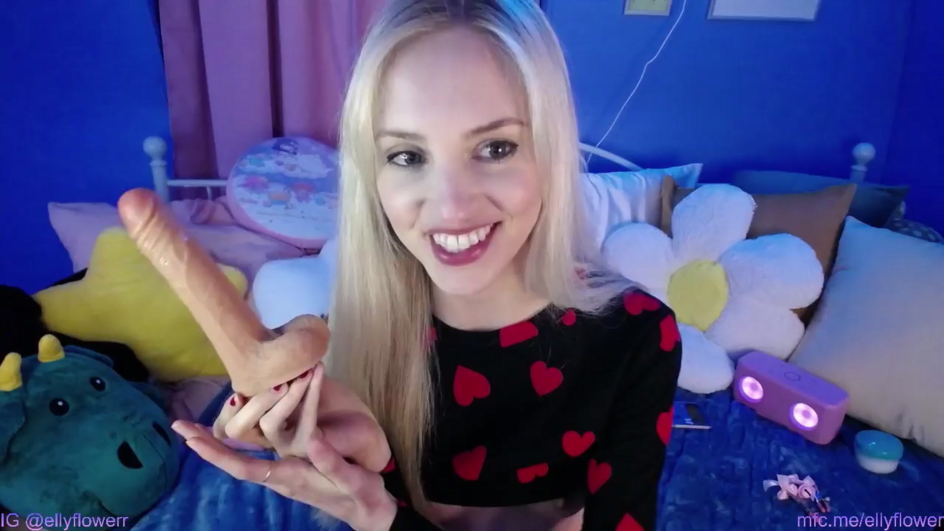 Gallery image thumbnail from Ellyflower's myfreecams stream on, 03/24/2024, 02:16 image 8 of 20