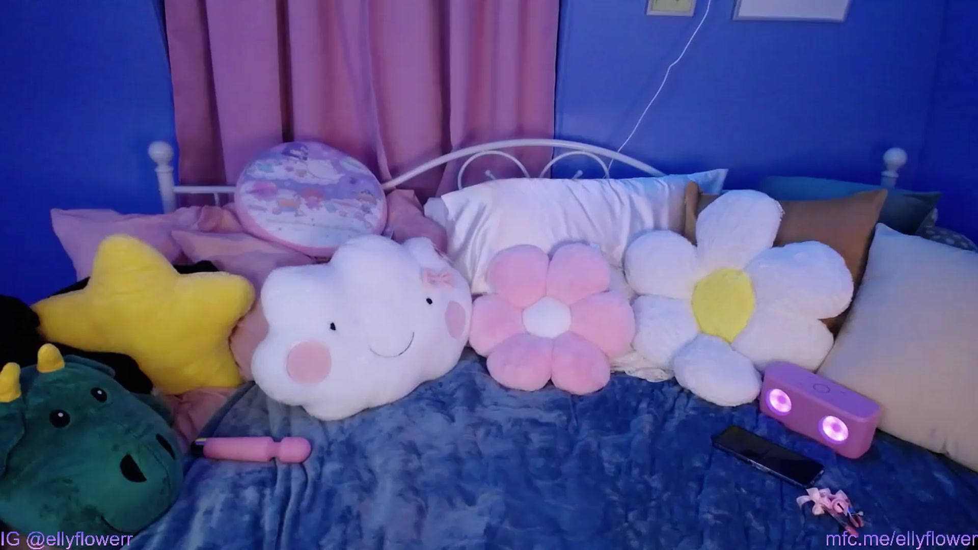 Gallery image thumbnail from Ellyflower's myfreecams stream on, 03/24/2024, 02:16 image 4 of 20
