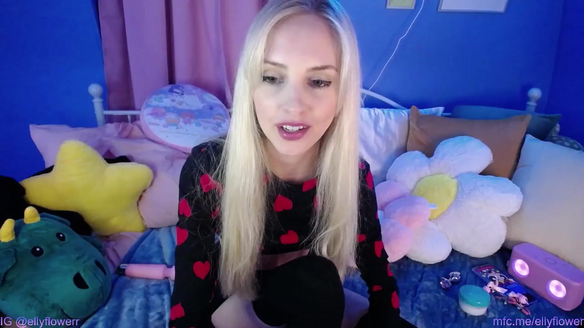 Gallery image thumbnail from Ellyflower's myfreecams stream on, 03/24/2024, 02:16 image 13 of 20