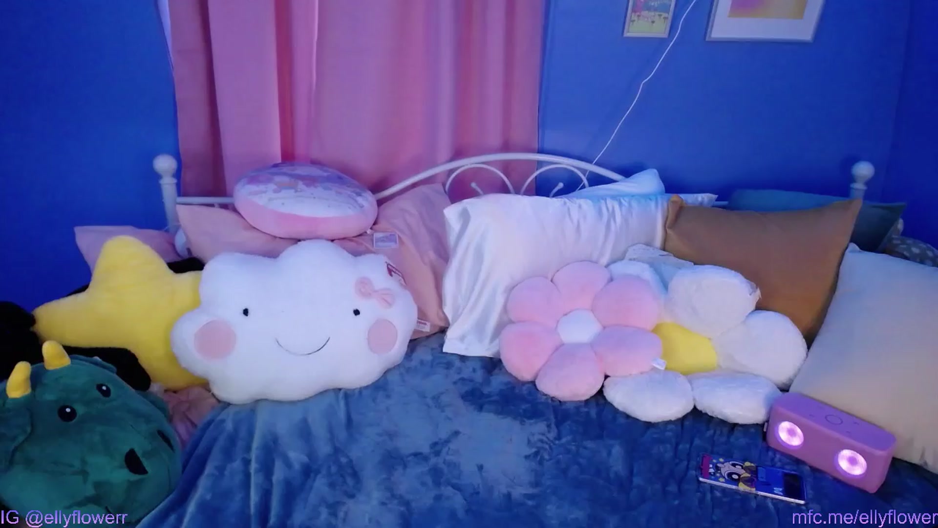 Gallery image thumbnail from Ellyflower's myfreecams stream on, 03/30/2024, 21:50 image 12 of 20
