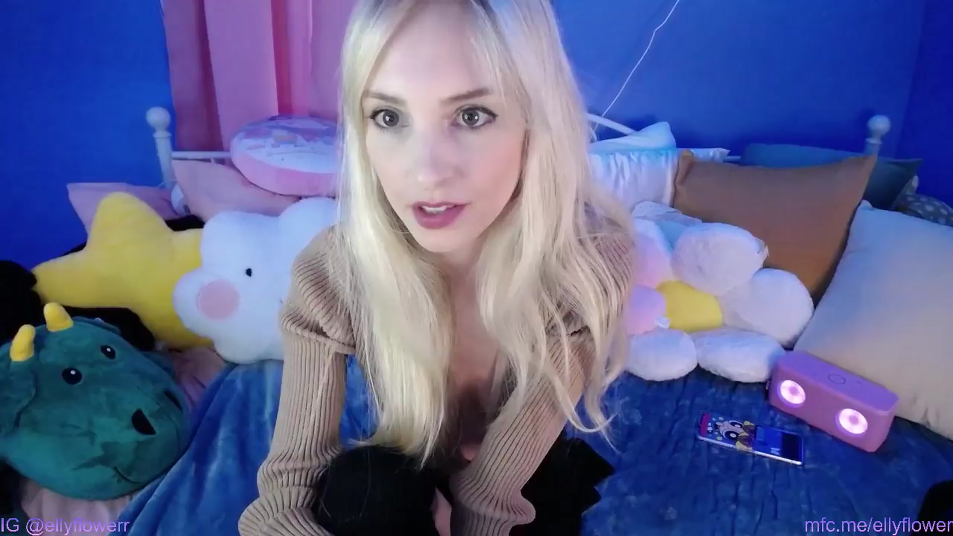 Gallery image thumbnail from Ellyflower's myfreecams stream on, 03/30/2024, 21:50 image 19 of 20