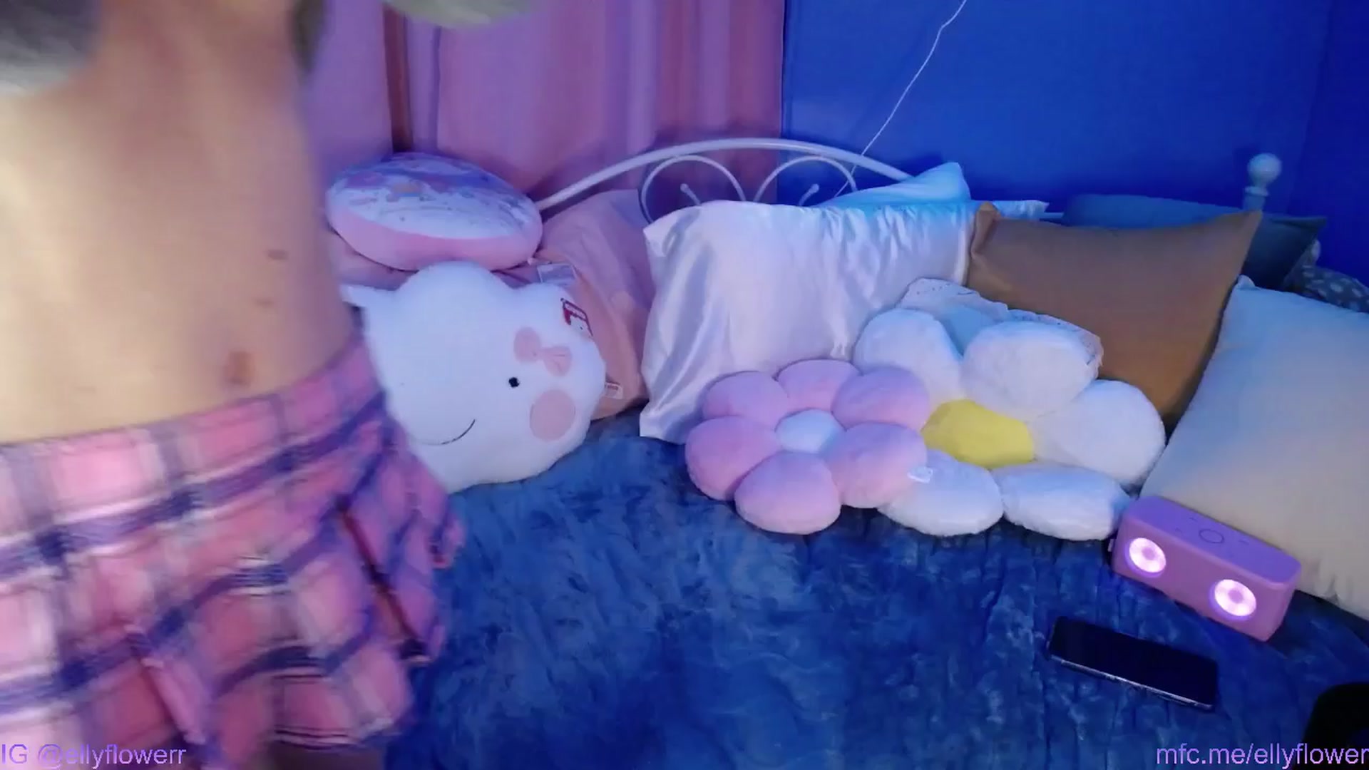 Gallery image thumbnail from Ellyflower's myfreecams stream on, 04/02/2024, 01:55 image 14 of 20