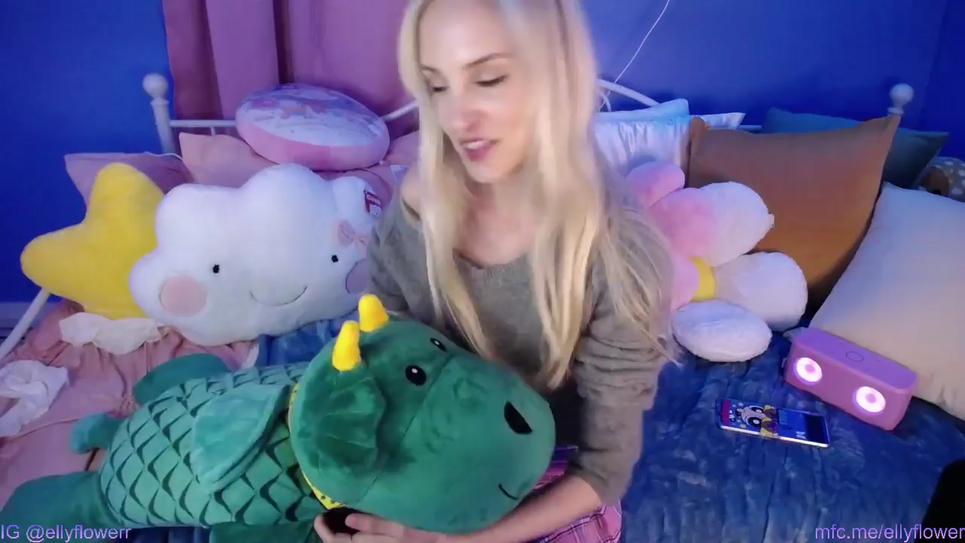 Gallery image thumbnail from Ellyflower's myfreecams stream on, 04/02/2024, 02:38 image 15 of 20