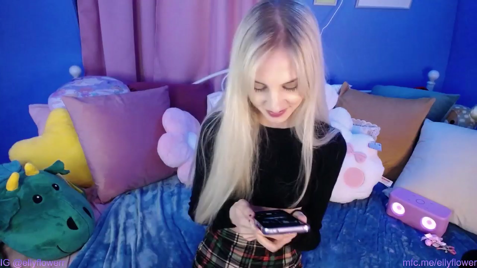 Gallery image thumbnail from Ellyflower's myfreecams stream on, 04/04/2024, 02:07 image 15 of 20