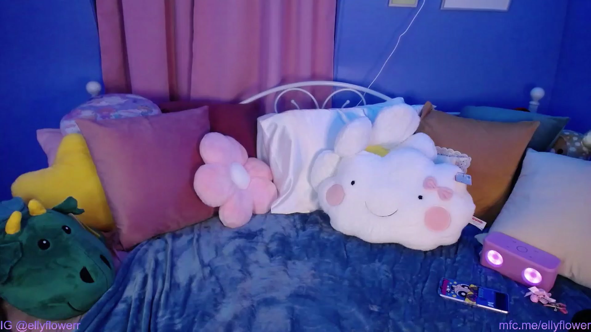 Gallery image thumbnail from Ellyflower's myfreecams stream on, 04/04/2024, 02:07 image 14 of 20