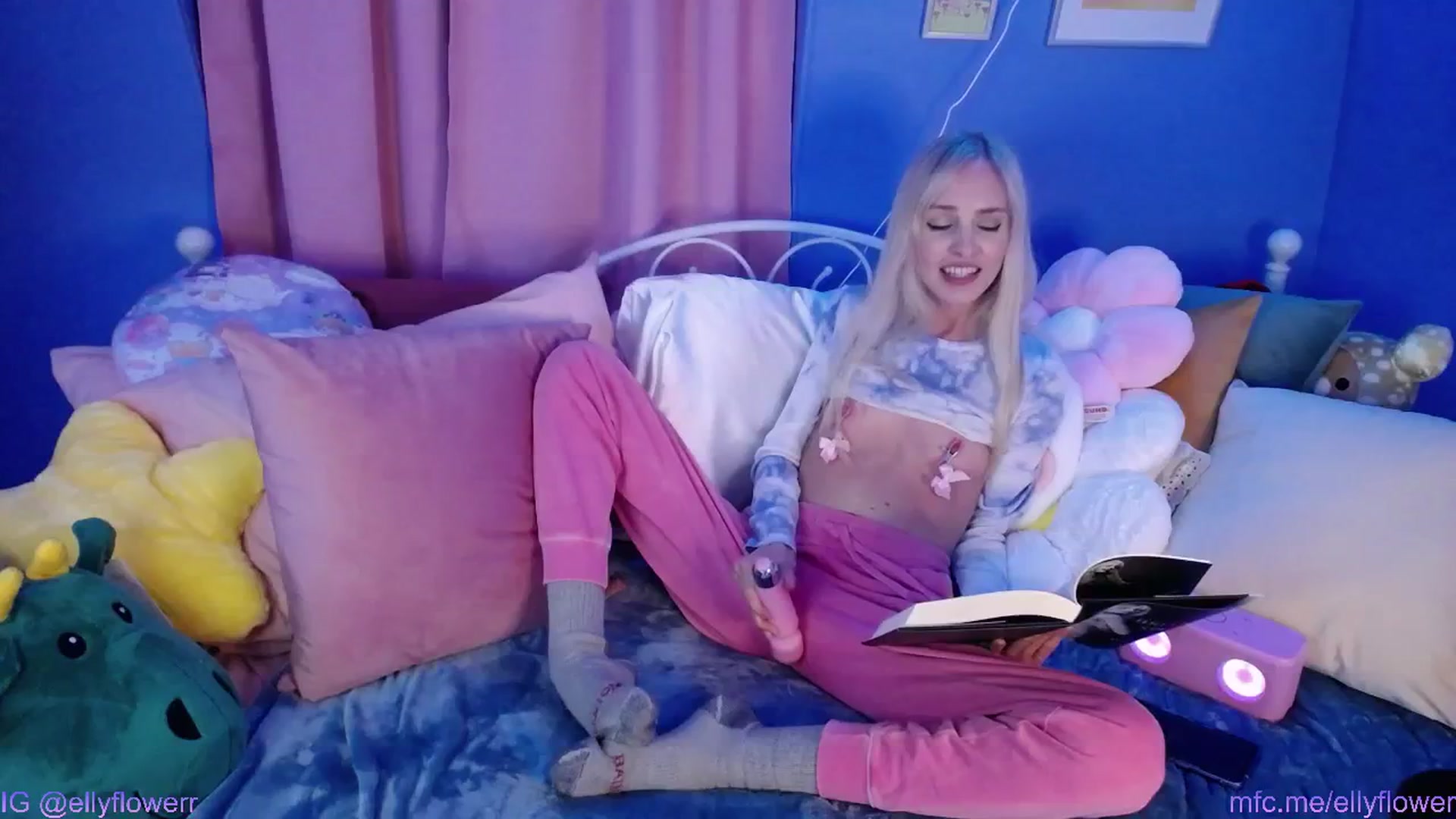 Gallery image thumbnail from Ellyflower's myfreecams stream on, 04/17/2024, 02:11 image 20 of 20