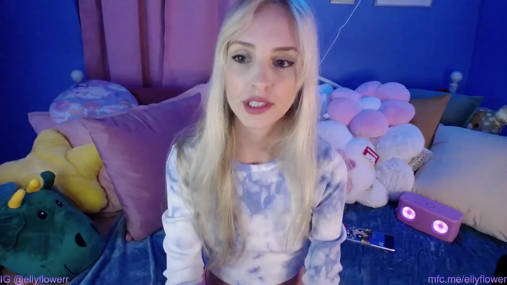 Gallery image thumbnail from Ellyflower's myfreecams stream on, 04/17/2024, 02:11 image 4 of 20