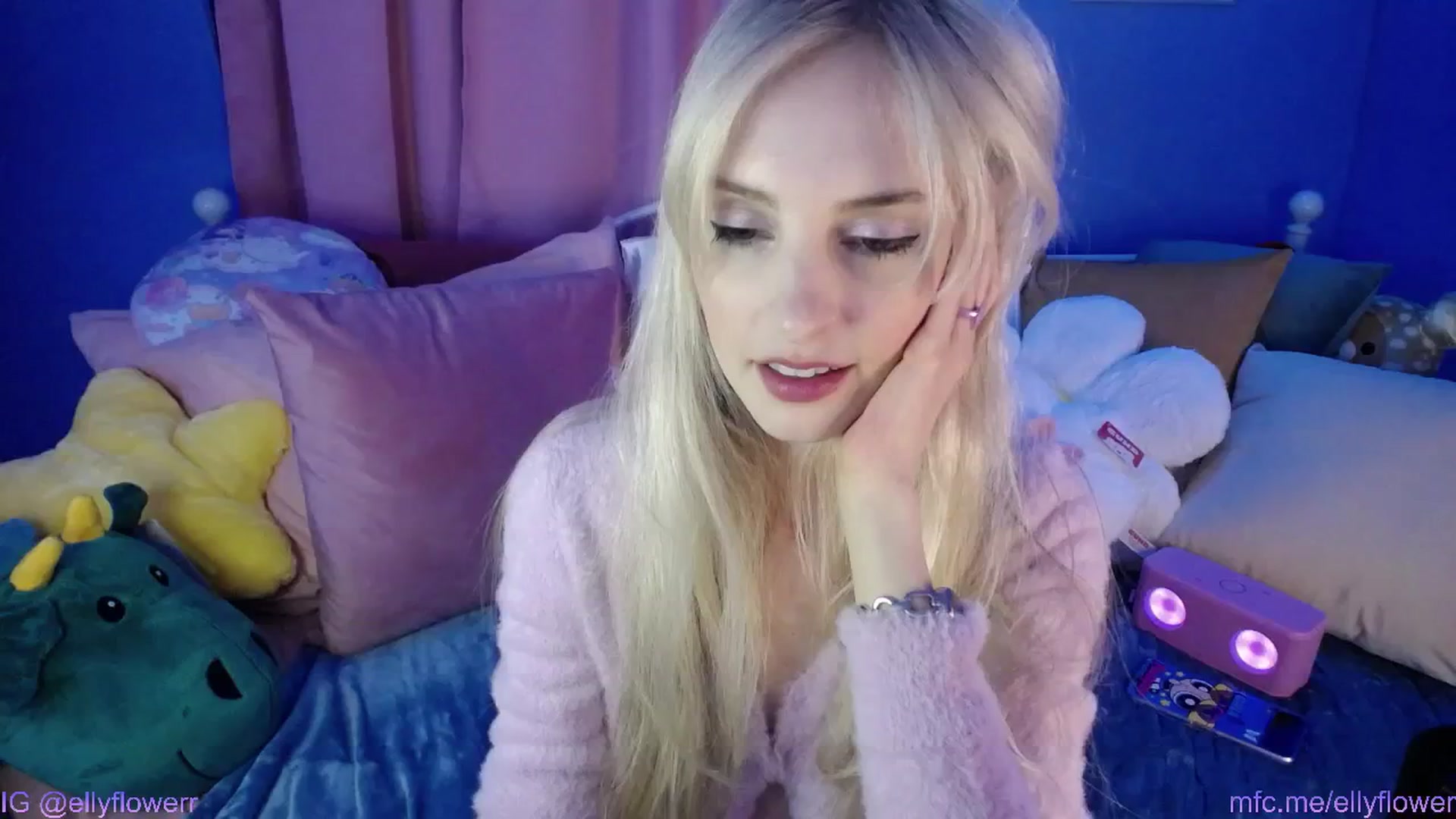 Gallery image thumbnail from Ellyflower's myfreecams stream on, 04/20/2024, 24:56 image 5 of 20