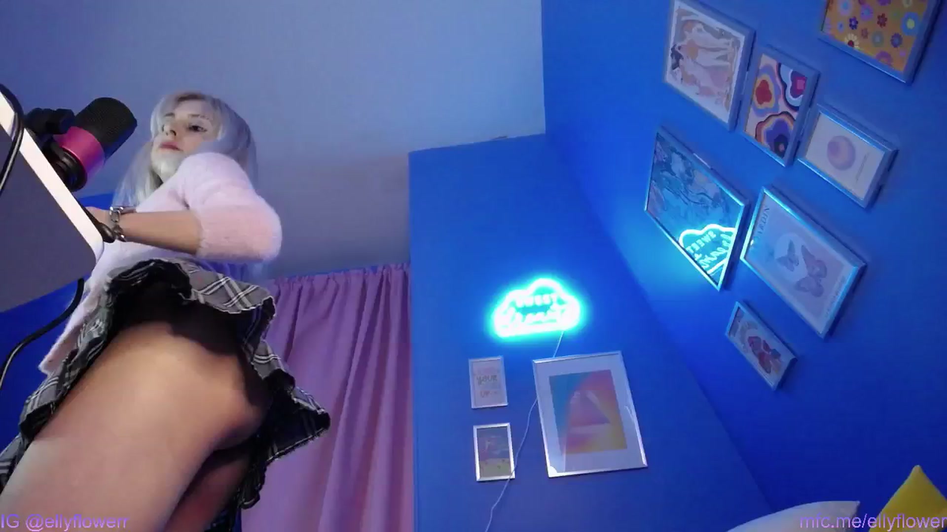 Gallery image thumbnail from Ellyflower's myfreecams stream on, 04/20/2024, 24:56 image 9 of 20