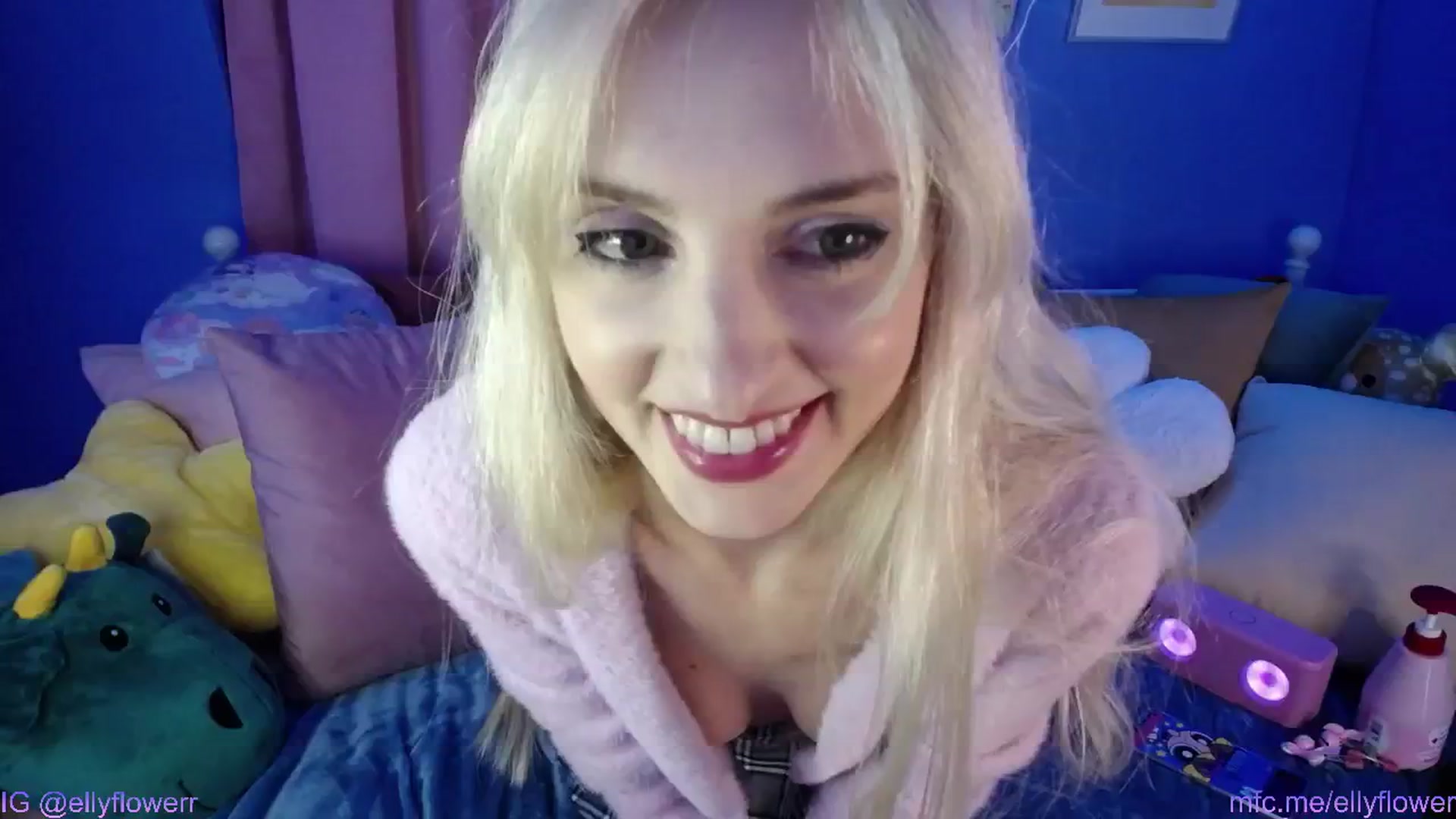 Gallery image thumbnail from Ellyflower's myfreecams stream on, 04/20/2024, 02:02 image 17 of 20