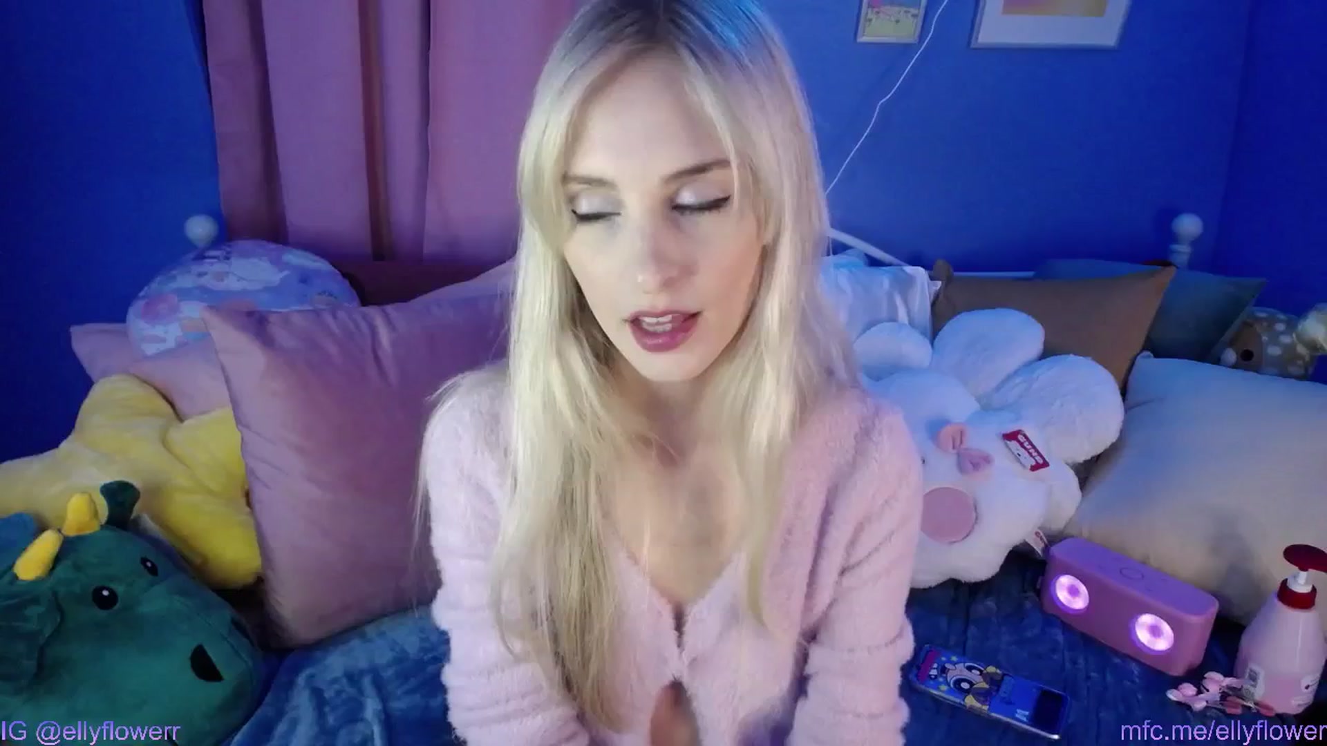 Gallery image thumbnail from Ellyflower's myfreecams stream on, 04/20/2024, 02:02 image 11 of 20