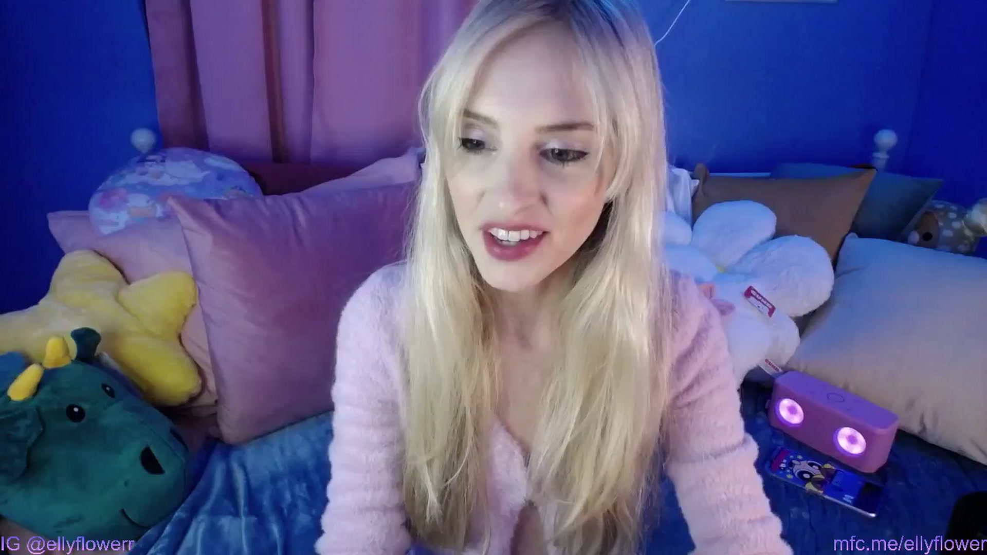Gallery image thumbnail from Ellyflower's myfreecams stream on, 04/20/2024, 02:02 image 2 of 20