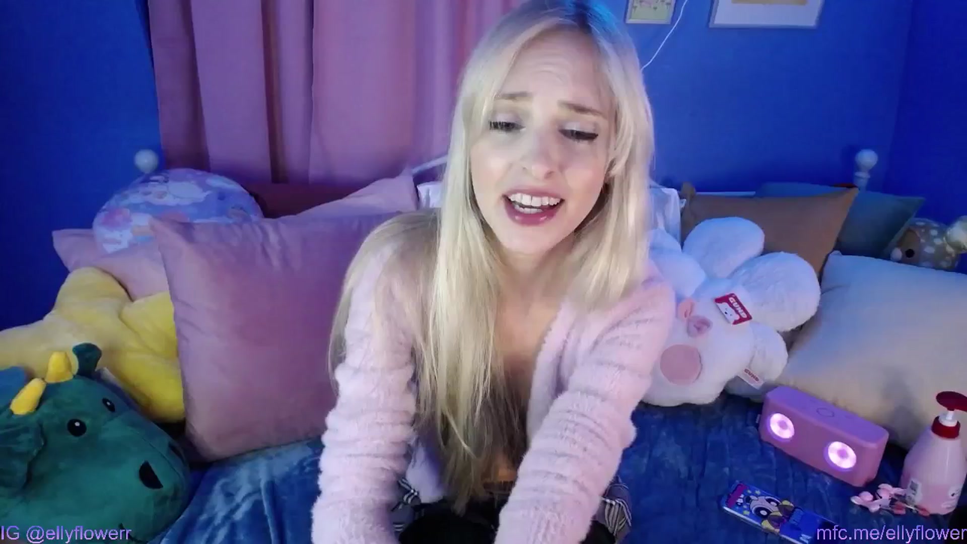 Gallery image thumbnail from Ellyflower's myfreecams stream on, 04/20/2024, 02:02 image 16 of 20