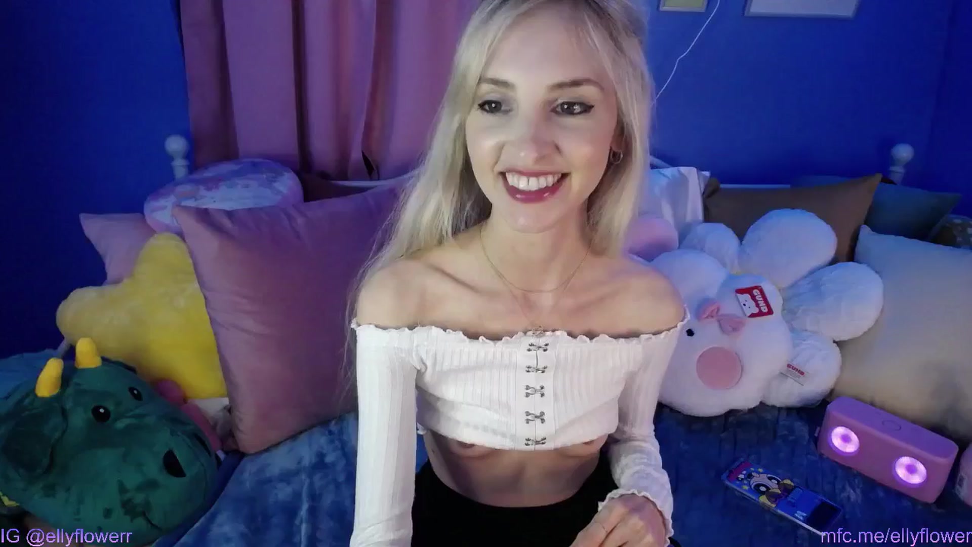 Gallery image thumbnail from Ellyflower's myfreecams stream on, 05/06/2024, 02:45 image 9 of 20