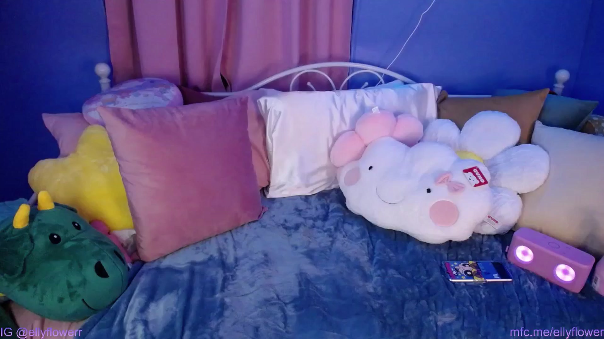 Gallery image thumbnail from Ellyflower's myfreecams stream on, 05/06/2024, 02:45 image 17 of 20