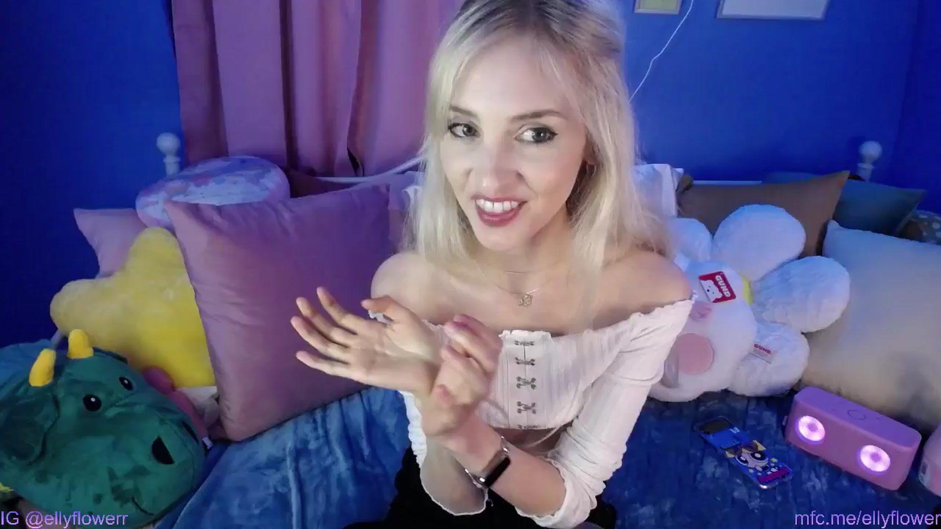 Gallery image thumbnail from Ellyflower's myfreecams stream on, 05/06/2024, 02:45 image 4 of 20