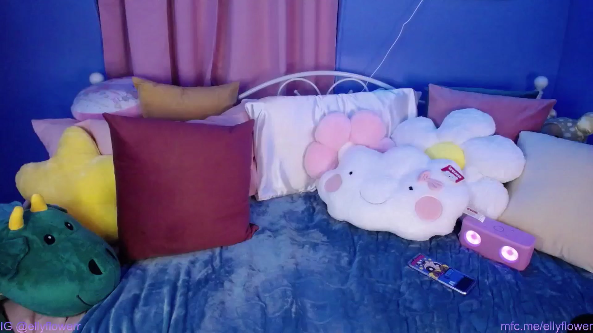 Gallery image thumbnail from Ellyflower's myfreecams stream on, 05/11/2024, 01:11 image 4 of 20
