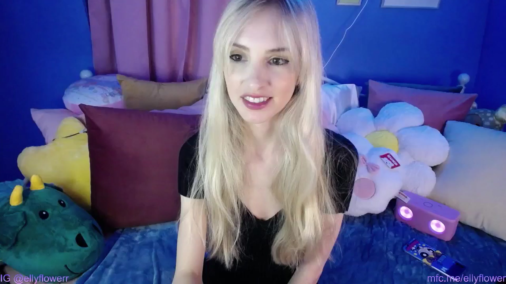Gallery image thumbnail from Ellyflower's myfreecams stream on, 05/11/2024, 01:11 image 19 of 20