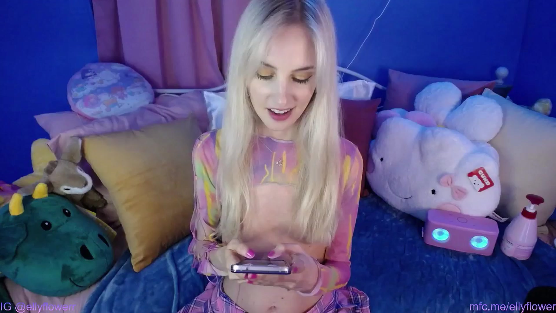 Gallery image thumbnail from Ellyflower's myfreecams stream on, 06/13/2024, 01:55 image 4 of 20