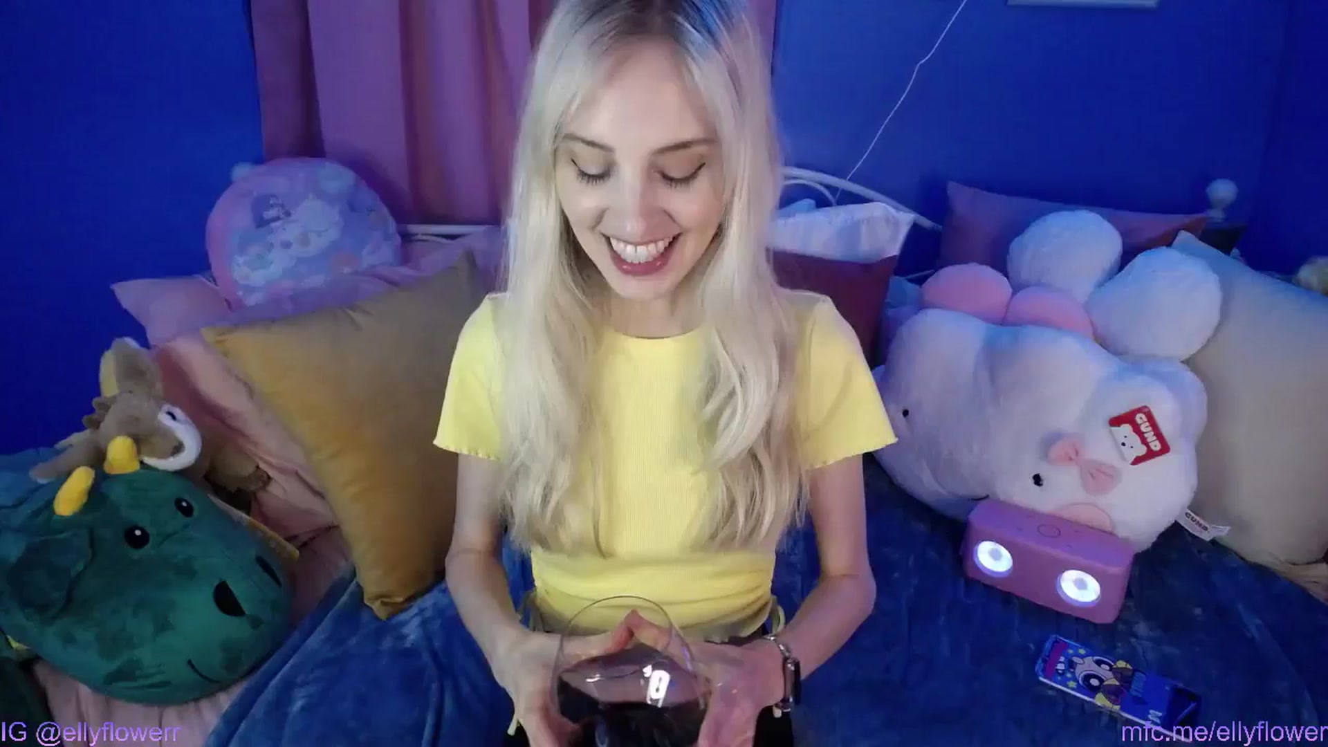 Gallery image thumbnail from Ellyflower's myfreecams stream on, 06/24/2024, 01:50 image 1 of 20
