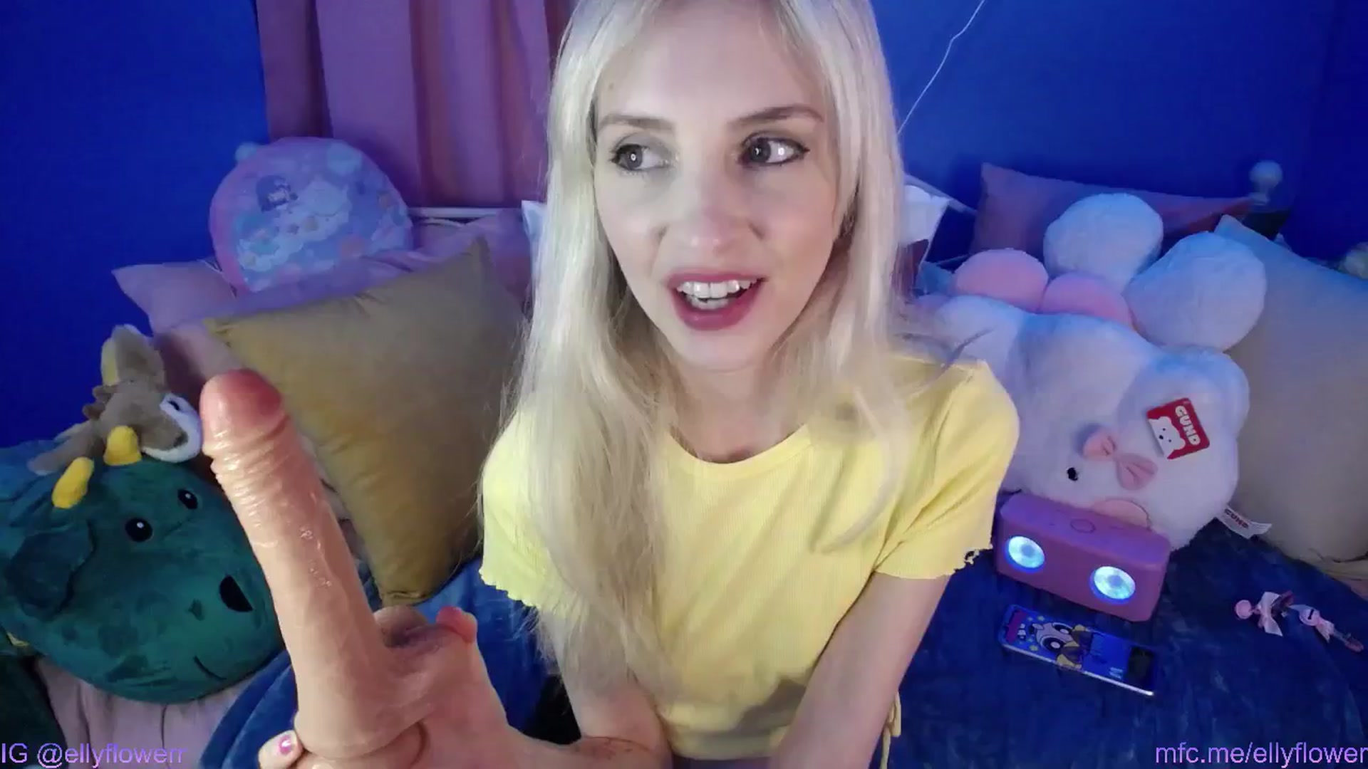 Gallery image thumbnail from Ellyflower's myfreecams stream on, 06/24/2024, 01:50 image 10 of 20