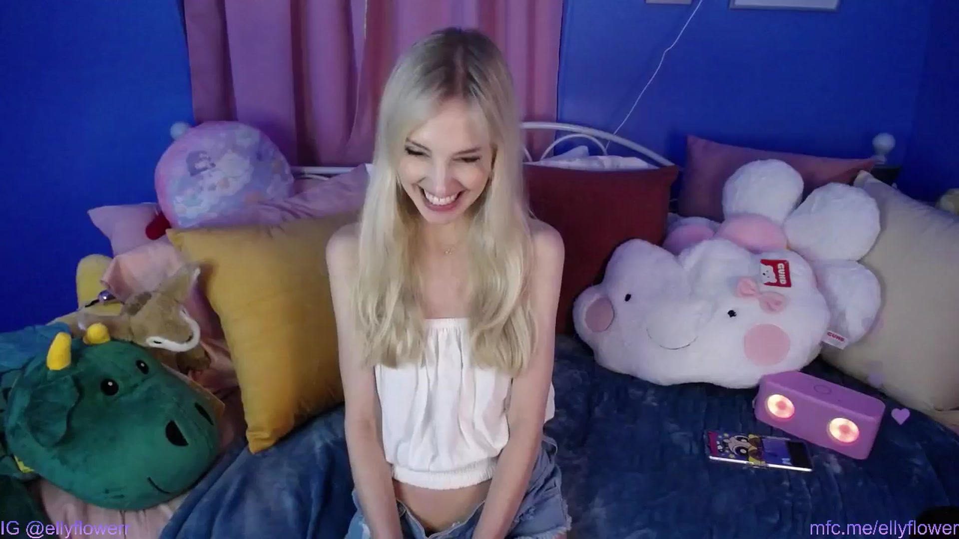 Gallery image thumbnail from Ellyflower's myfreecams stream on, 07/04/2024, 24:55 image 8 of 20