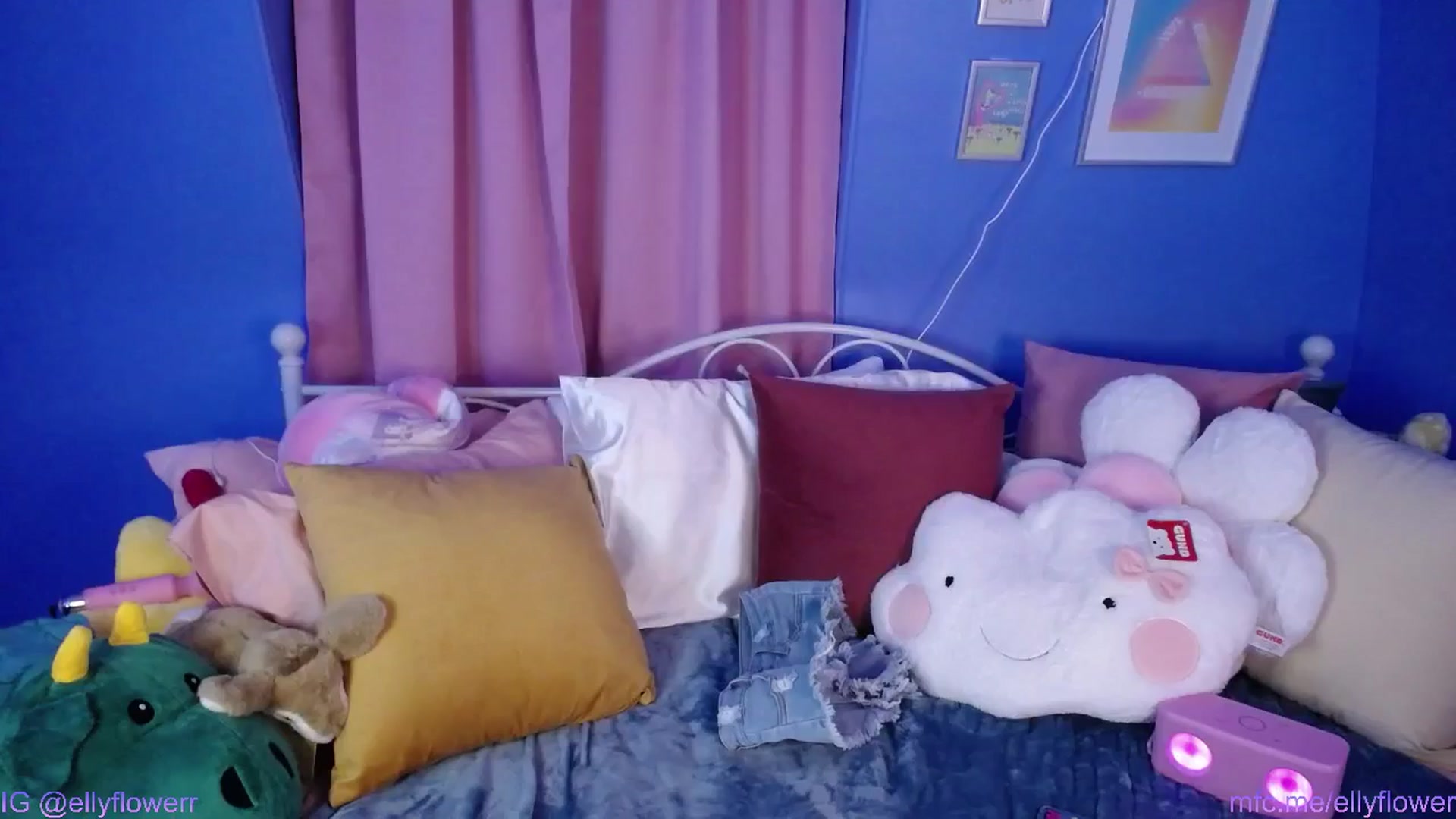 Gallery image thumbnail from Ellyflower's myfreecams stream on, 07/04/2024, 02:13 image 8 of 20
