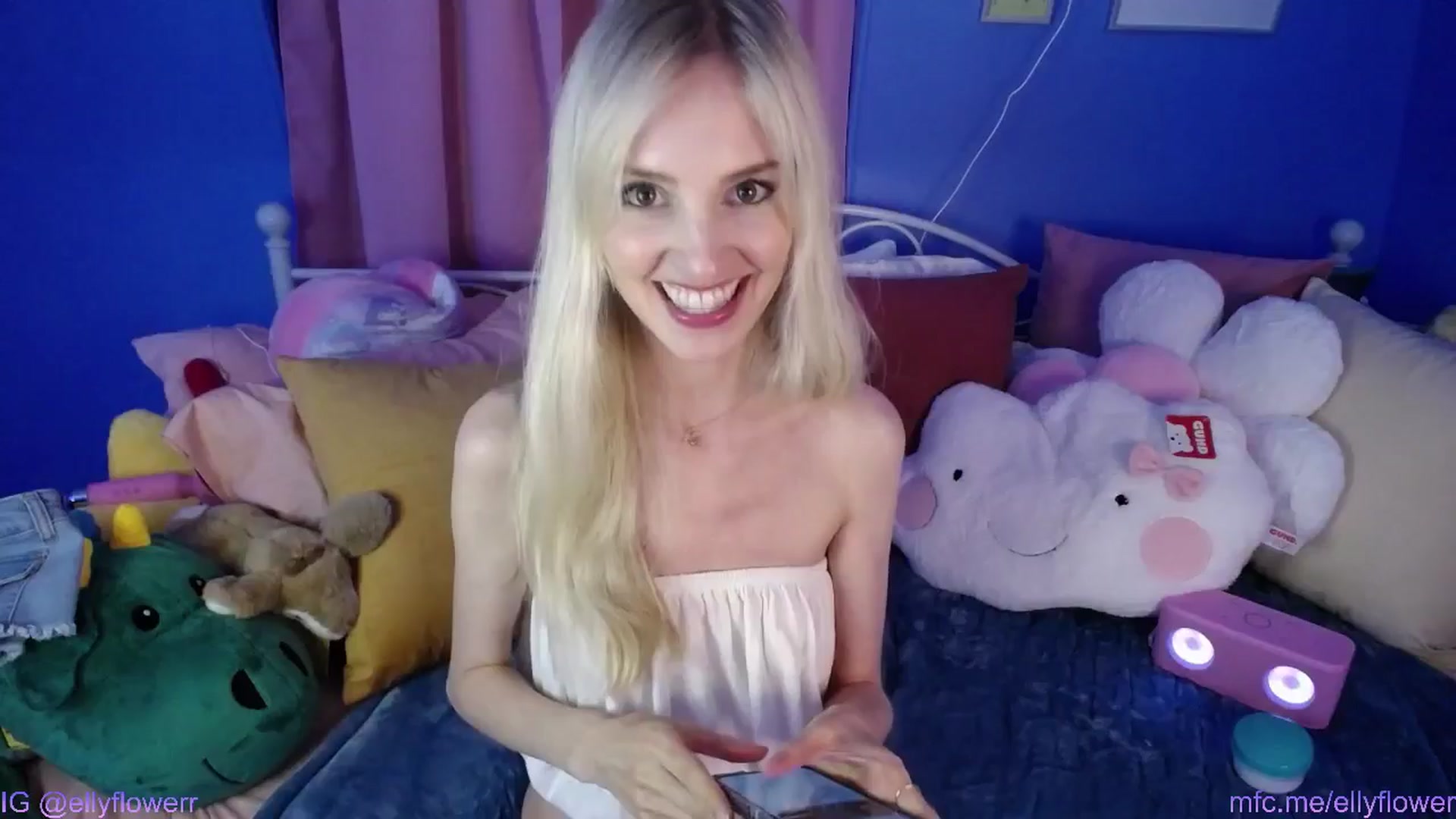Gallery image thumbnail from Ellyflower's myfreecams stream on, 07/04/2024, 02:13 image 10 of 20