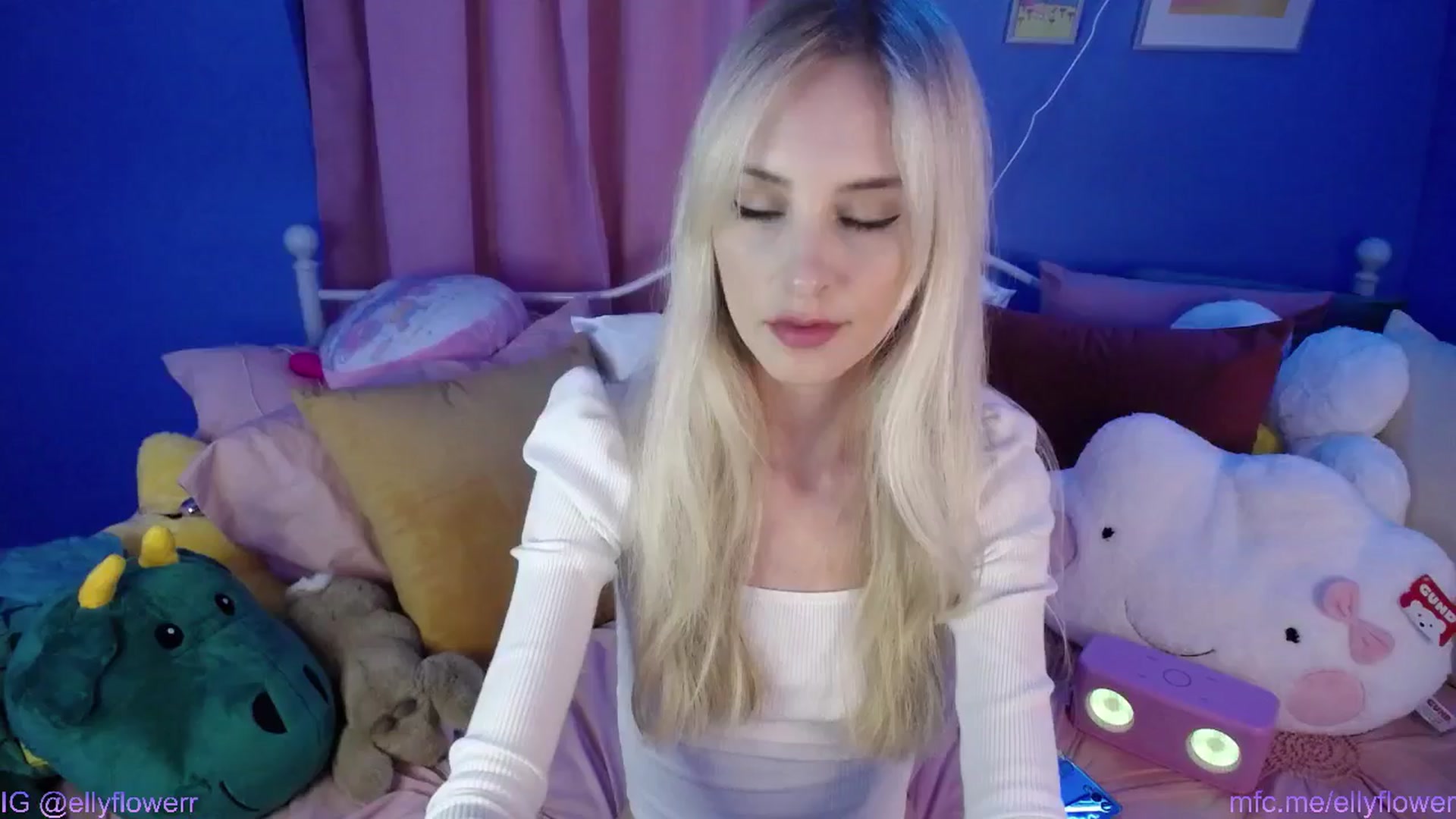 Gallery image thumbnail from Ellyflower's myfreecams stream on, 07/18/2024, 23:59 image 7 of 20