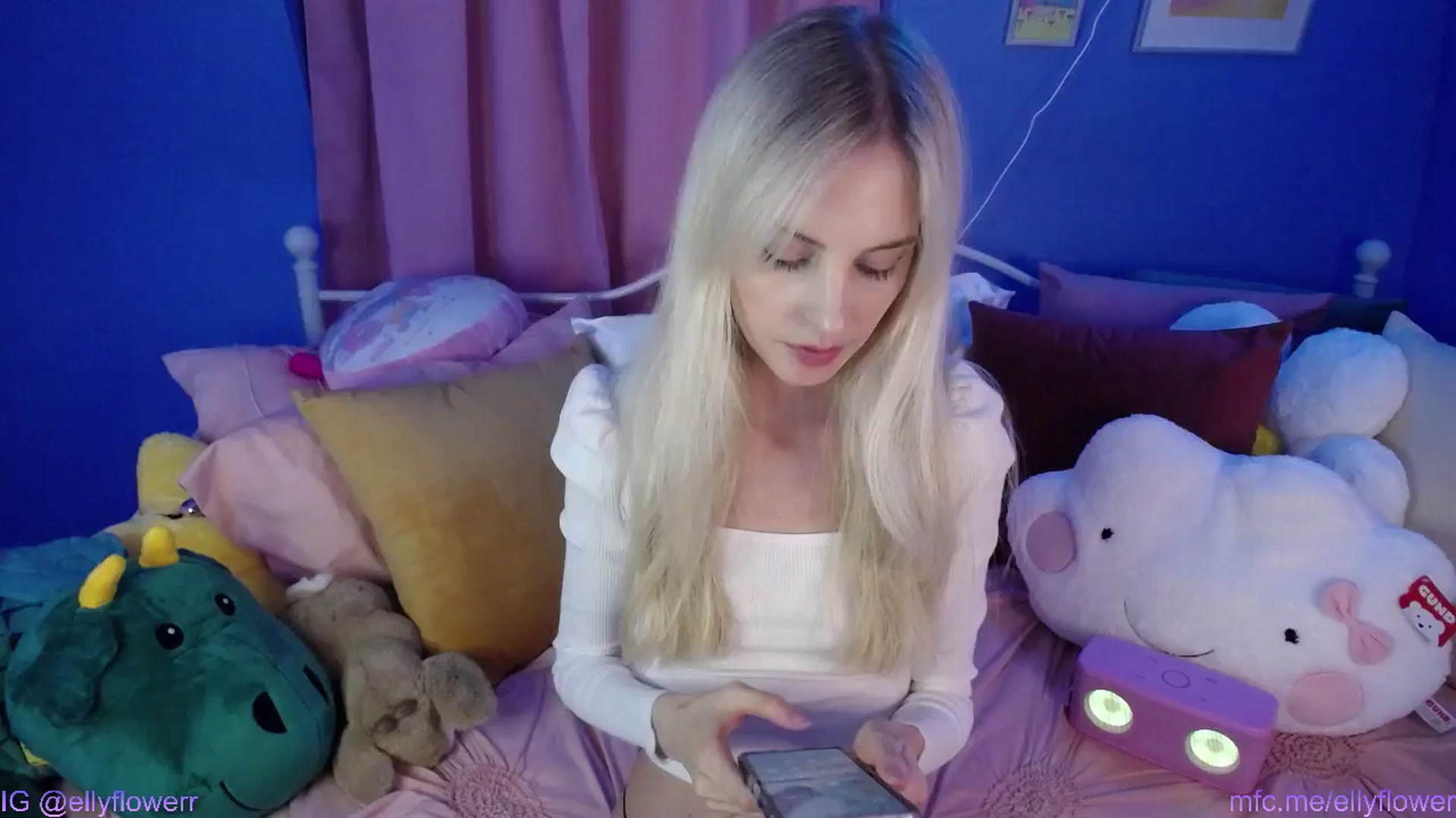 Gallery image thumbnail from Ellyflower's myfreecams stream on, 07/18/2024, 23:59 image 8 of 20