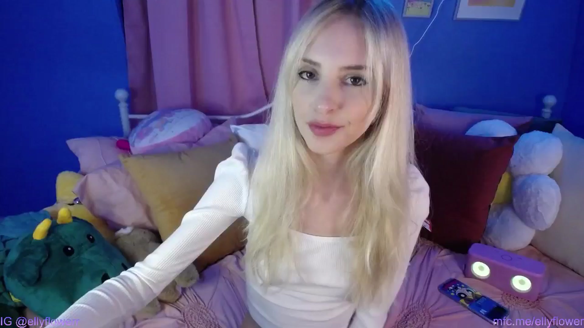 Gallery image thumbnail from Ellyflower's myfreecams stream on, 07/19/2024, 02:30 image 4 of 20