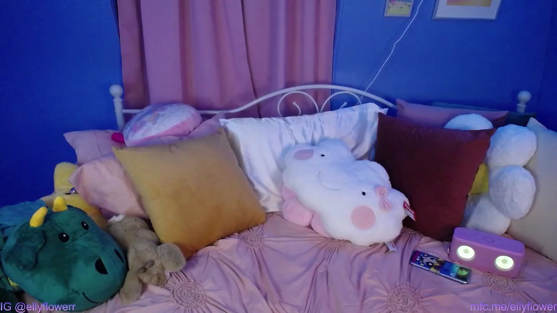 Gallery image thumbnail from Ellyflower's myfreecams stream on, 07/19/2024, 02:30 image 7 of 20