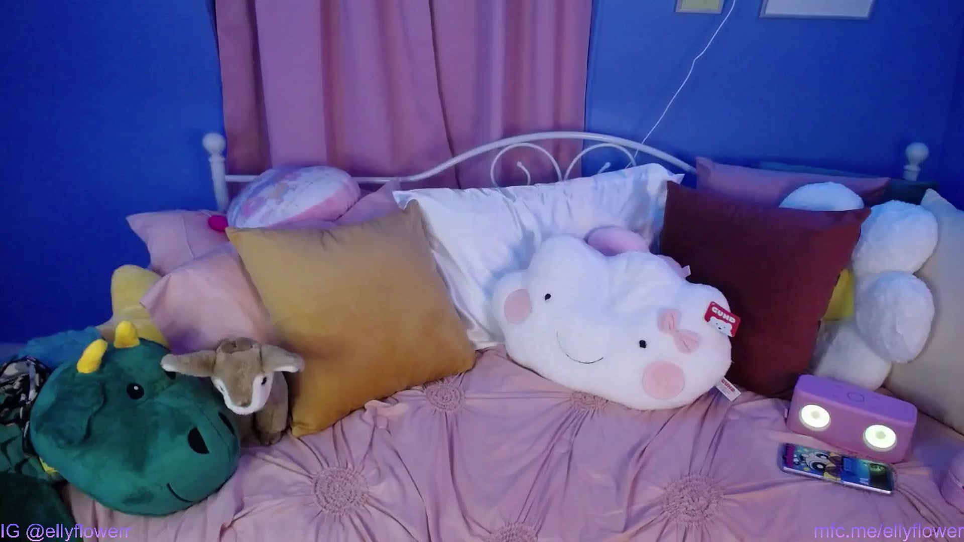 Gallery image thumbnail from Ellyflower's myfreecams stream on, 07/19/2024, 02:30 image 20 of 20