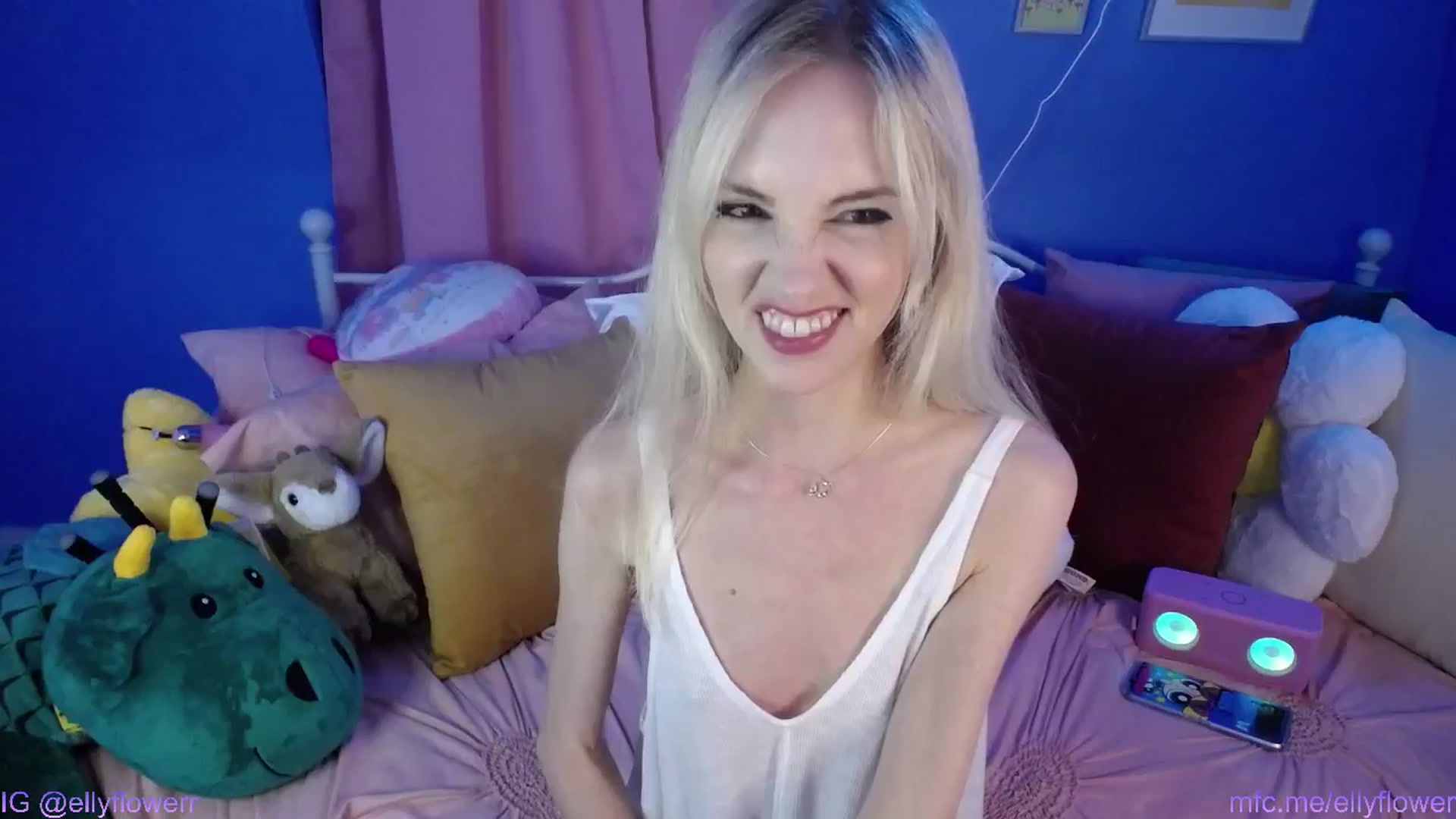 Gallery image thumbnail from Ellyflower's myfreecams stream on, 07/26/2024, 24:02 image 15 of 20