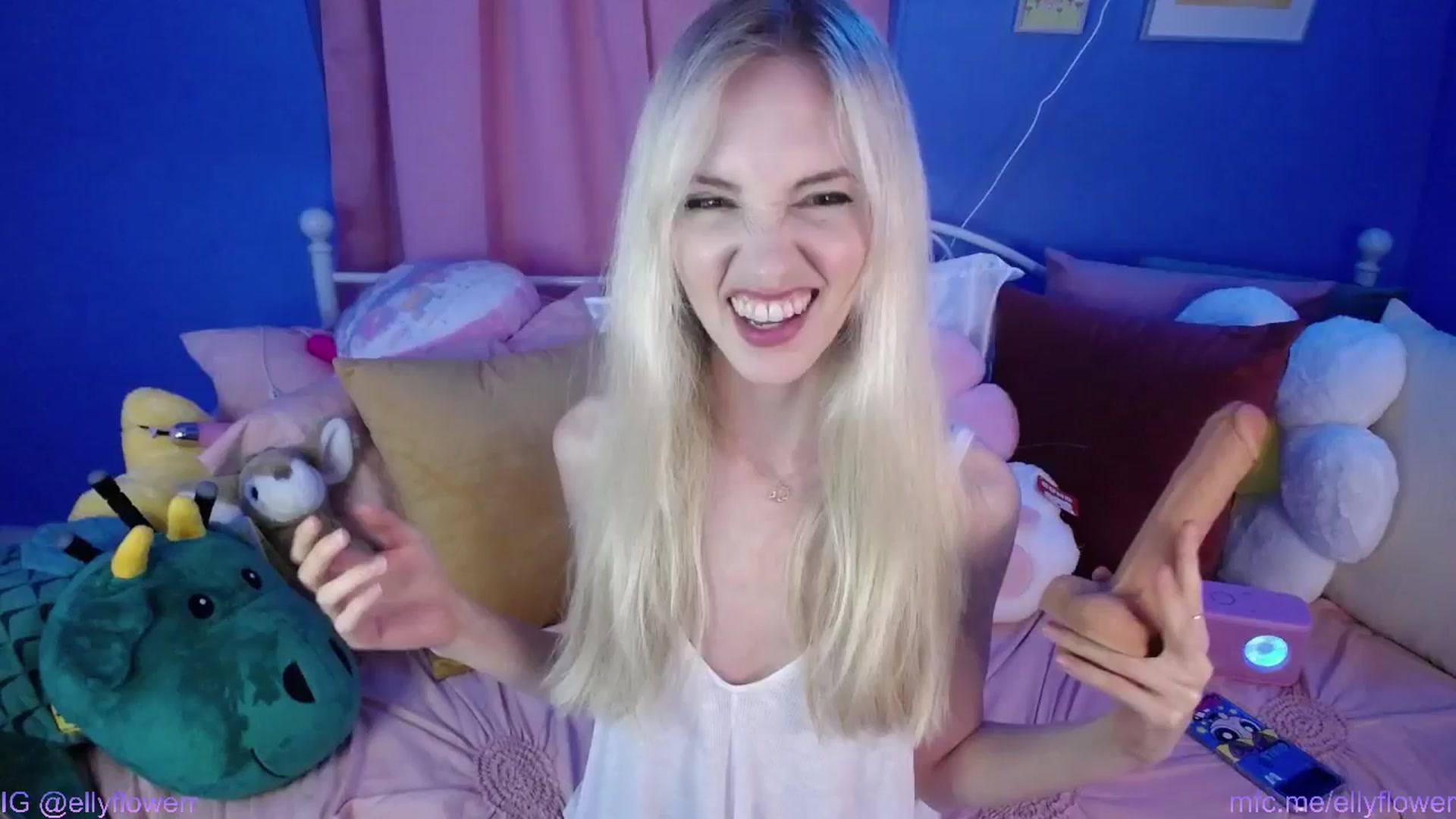 Gallery image thumbnail from Ellyflower's myfreecams stream on, 07/26/2024, 24:02 image 6 of 20