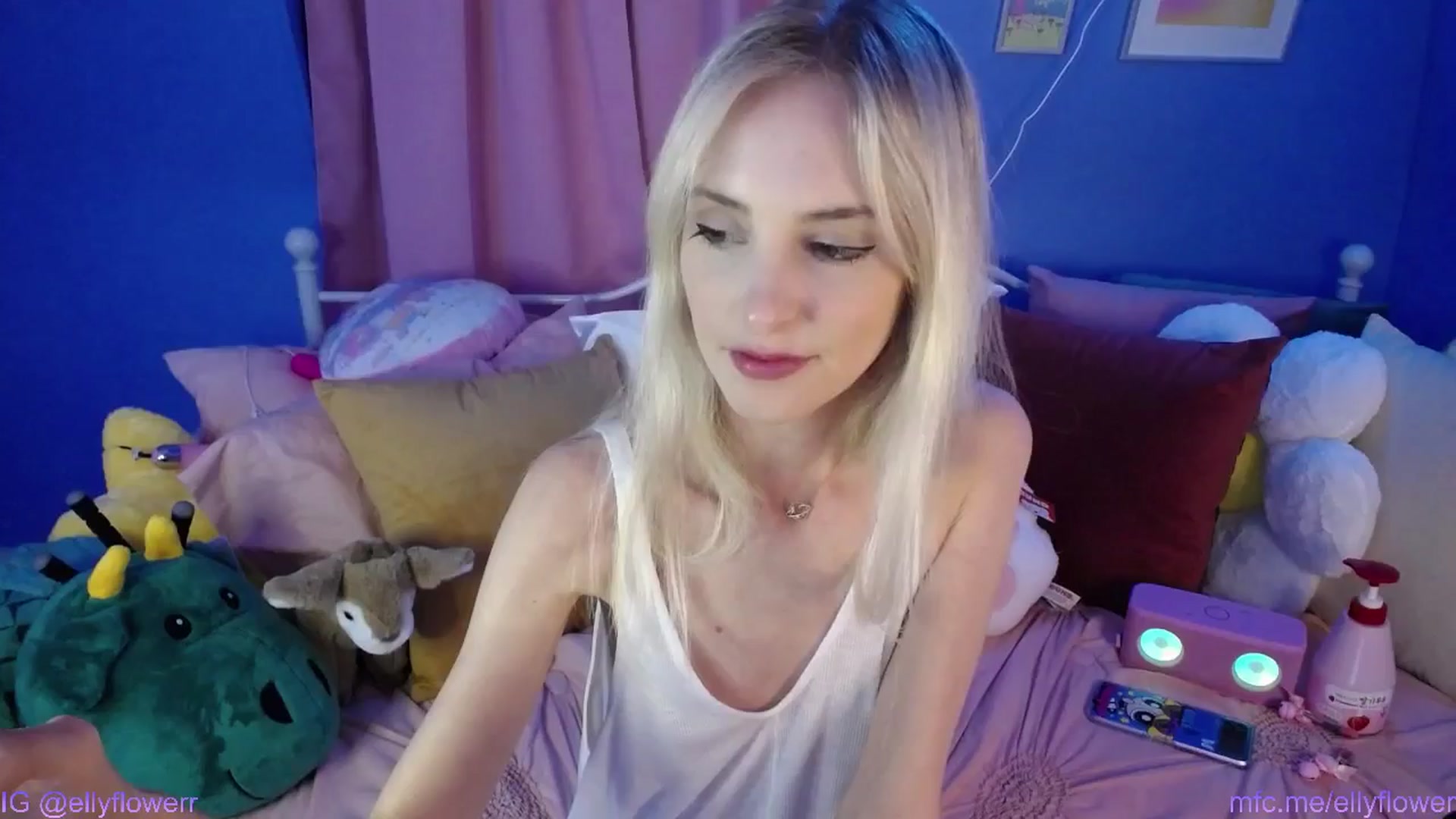Gallery image thumbnail from Ellyflower's myfreecams stream on, 07/26/2024, 02:06 image 4 of 20